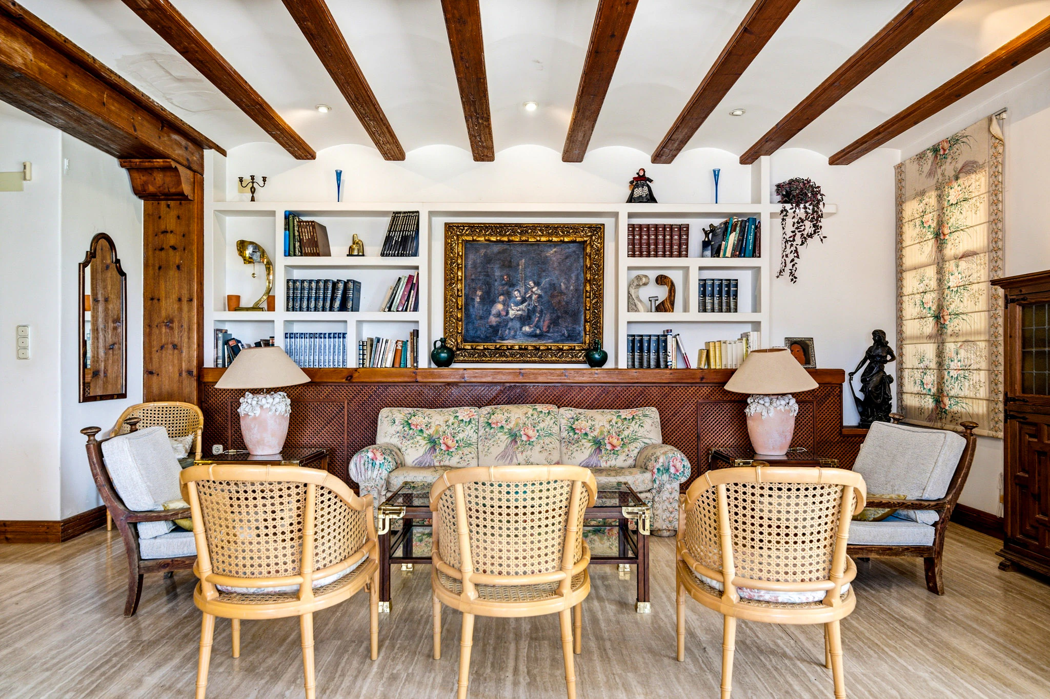 Exclusive Mediterranean Estate with Vineyards and Lakes for sale in Novelda