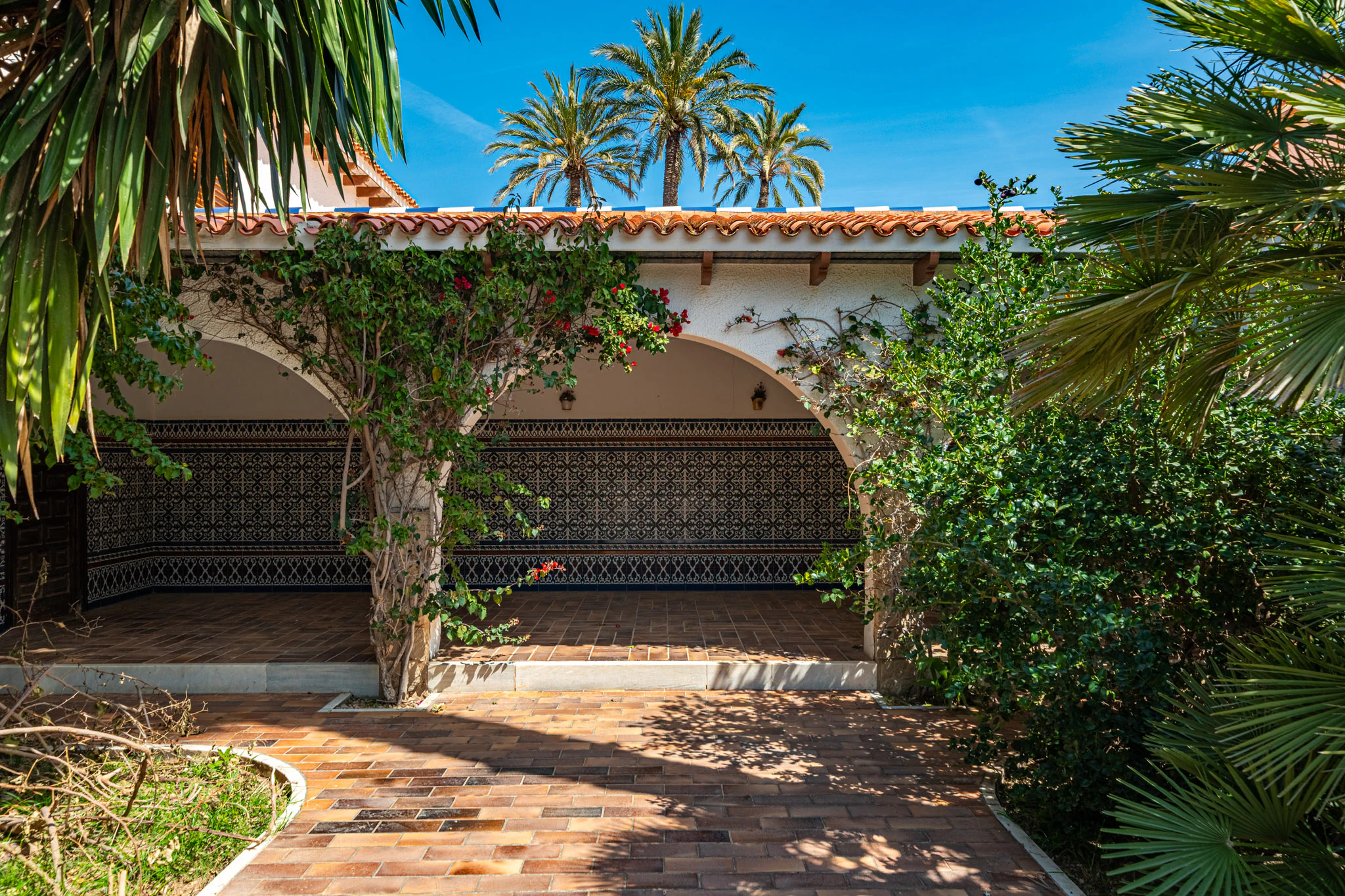 Exclusive Mediterranean Estate with Vineyards and Lakes for sale in Novelda