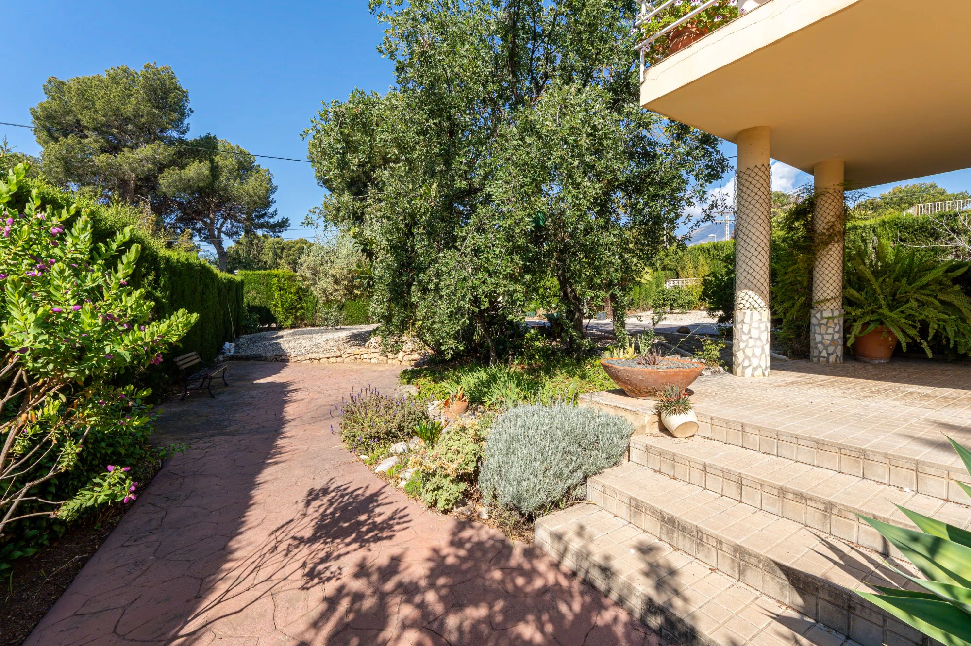 VILLA SPACIEUSE RÉNOVÉE À LA NUCIA AVEC PISCINE ET EXCELLENTS ESPACES EXTERIEURS À VENDRE À LA NUCIA
