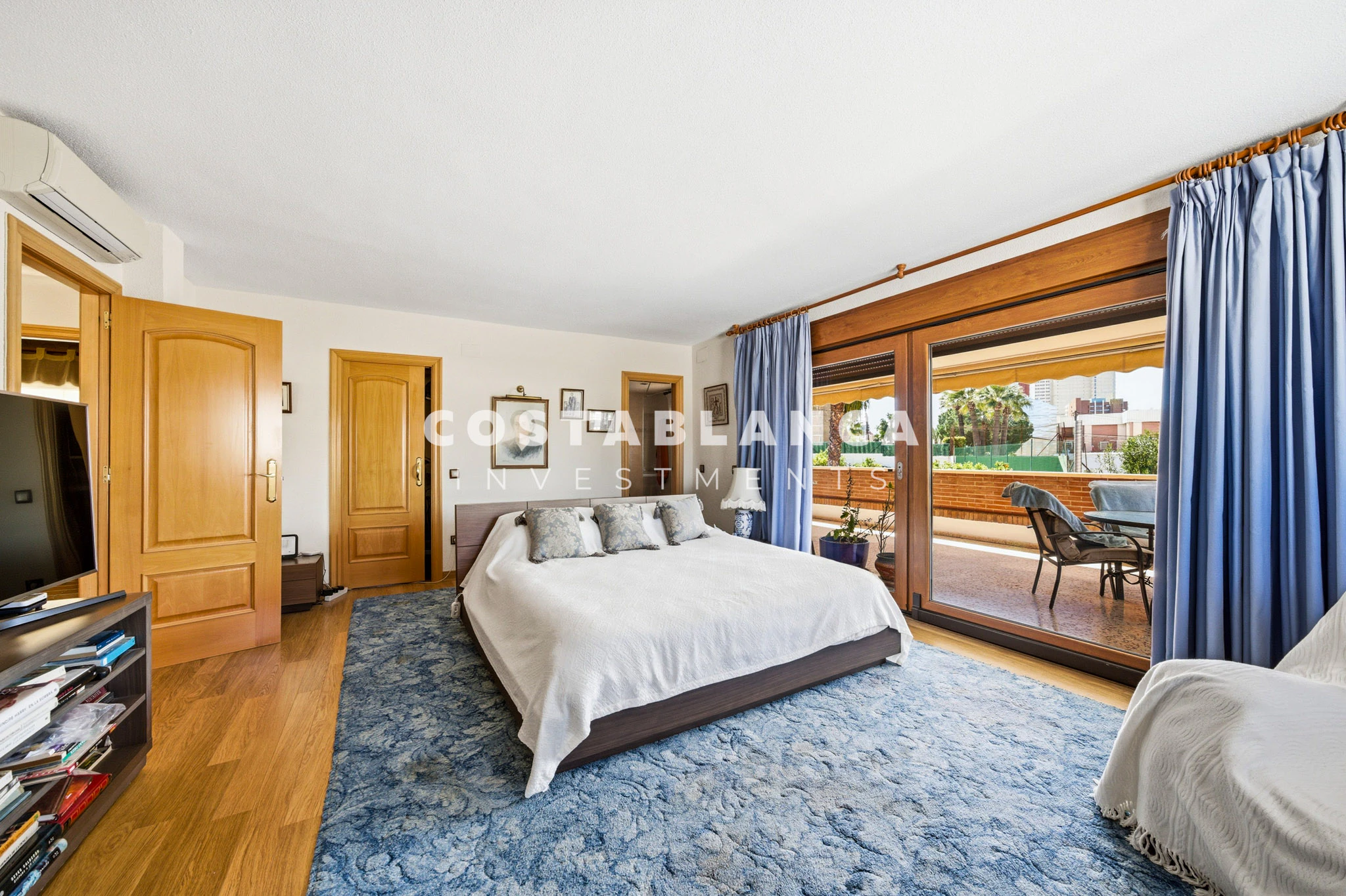 Luxuriöse mediterrane Villa zum Verkauf in Benidorm mit Garten, Terrassen und Privatsphäre