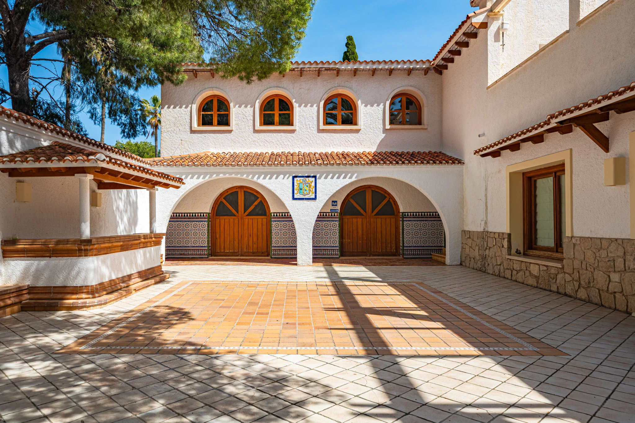 Exclusive Mediterranean Estate with Vineyards and Lakes for sale in Novelda