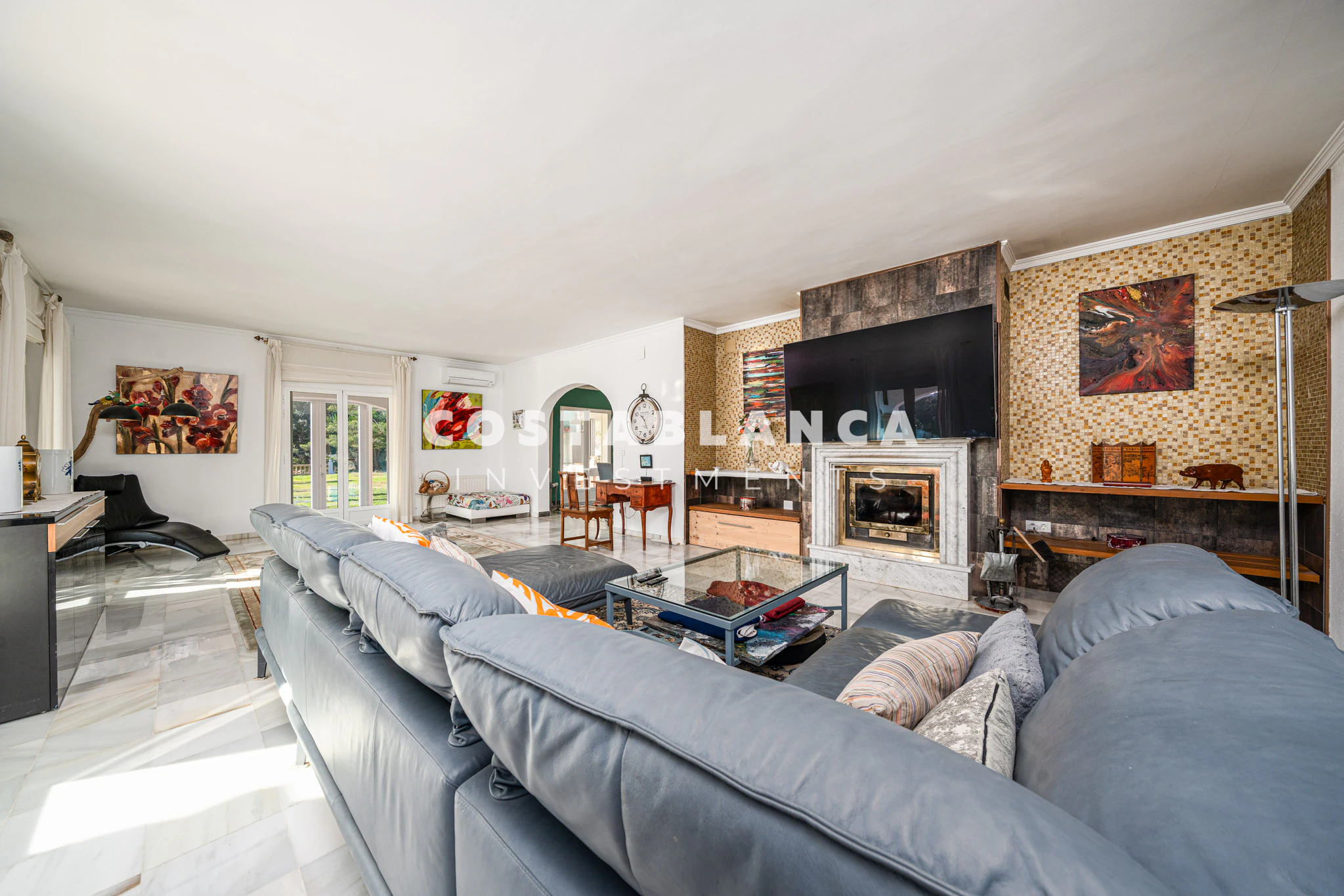 Fully Modernized Luxury Villa with Guest Apartment and Solar Energy for sale in Denia