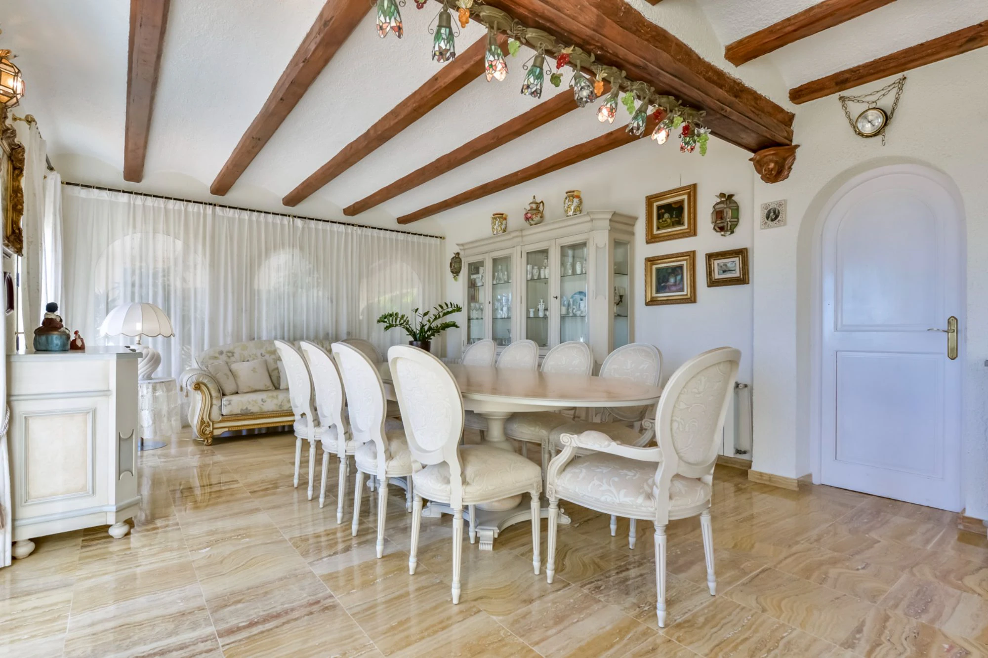 ELEGANCKA WILLA W STYLU HISZPAŃSKIM NA SPRZEDAŻ W ALTEA Z PANORAMICZNYM WIDOKIEM NA MORZE I APARTAMENTEM DLA GOŚCI W MASCARAT