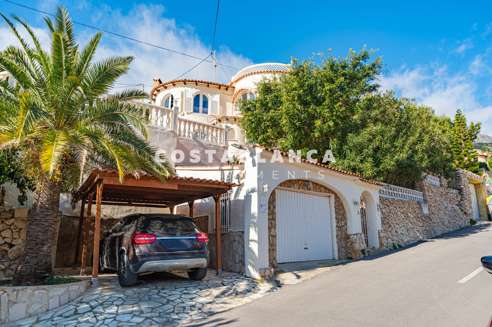 Villa Mediterránea con Vistas Icónicas al Peñón de Ifach y Piscina Privada en venta en Calpe.