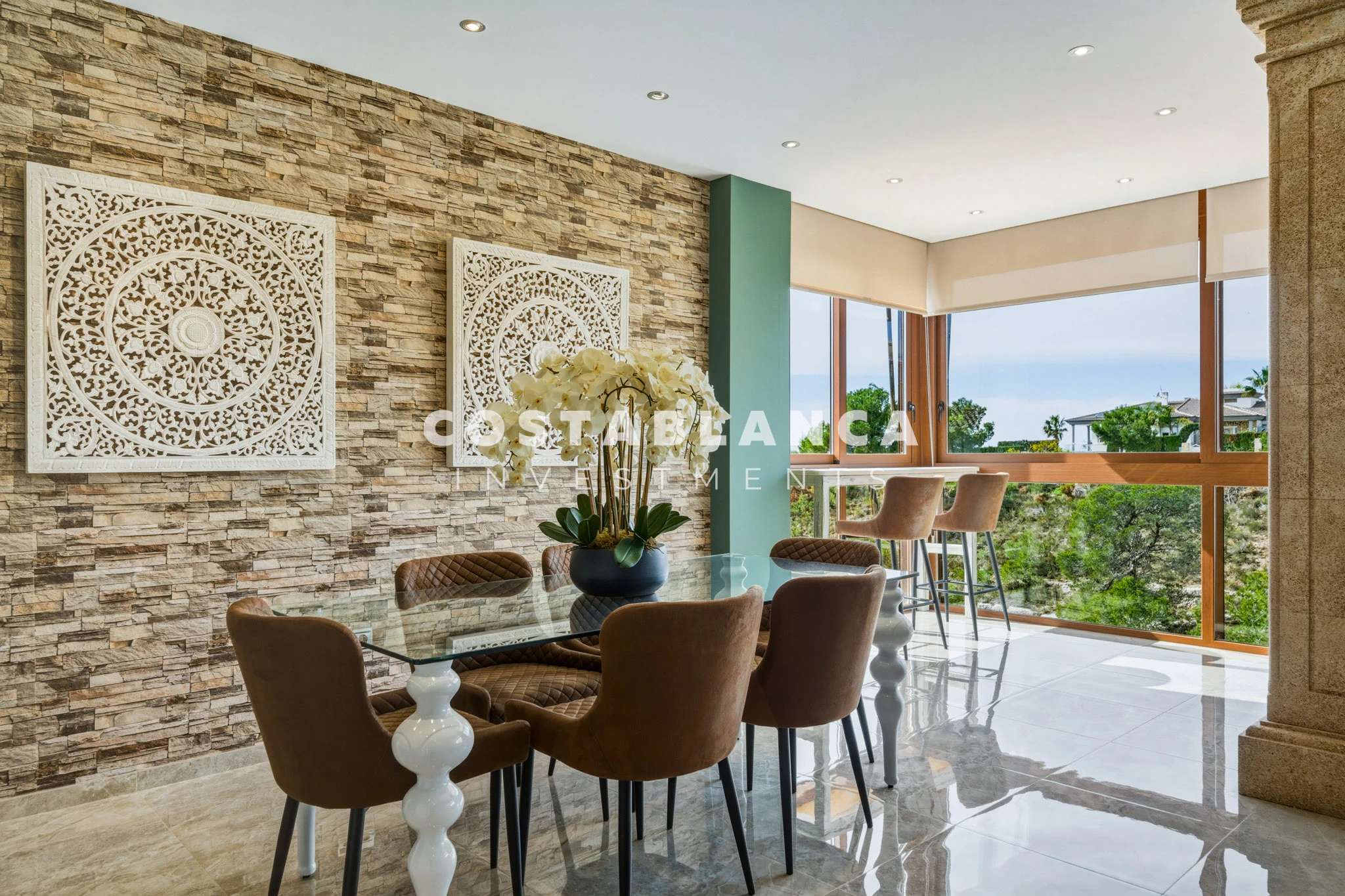 Premium Villa with 5 Bedrooms, Pool and Sea Views for sale in La Nucia