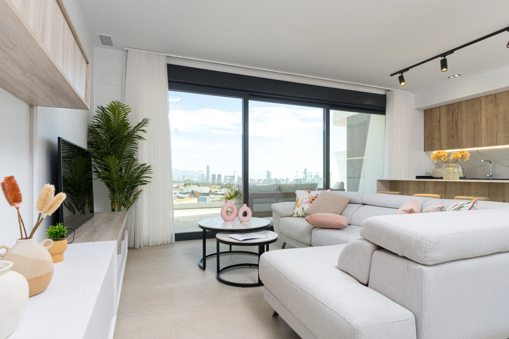 Nowo wybudowany nowoczesny apartament na sprzedaż w Finestrat z basenem bez krawędzi