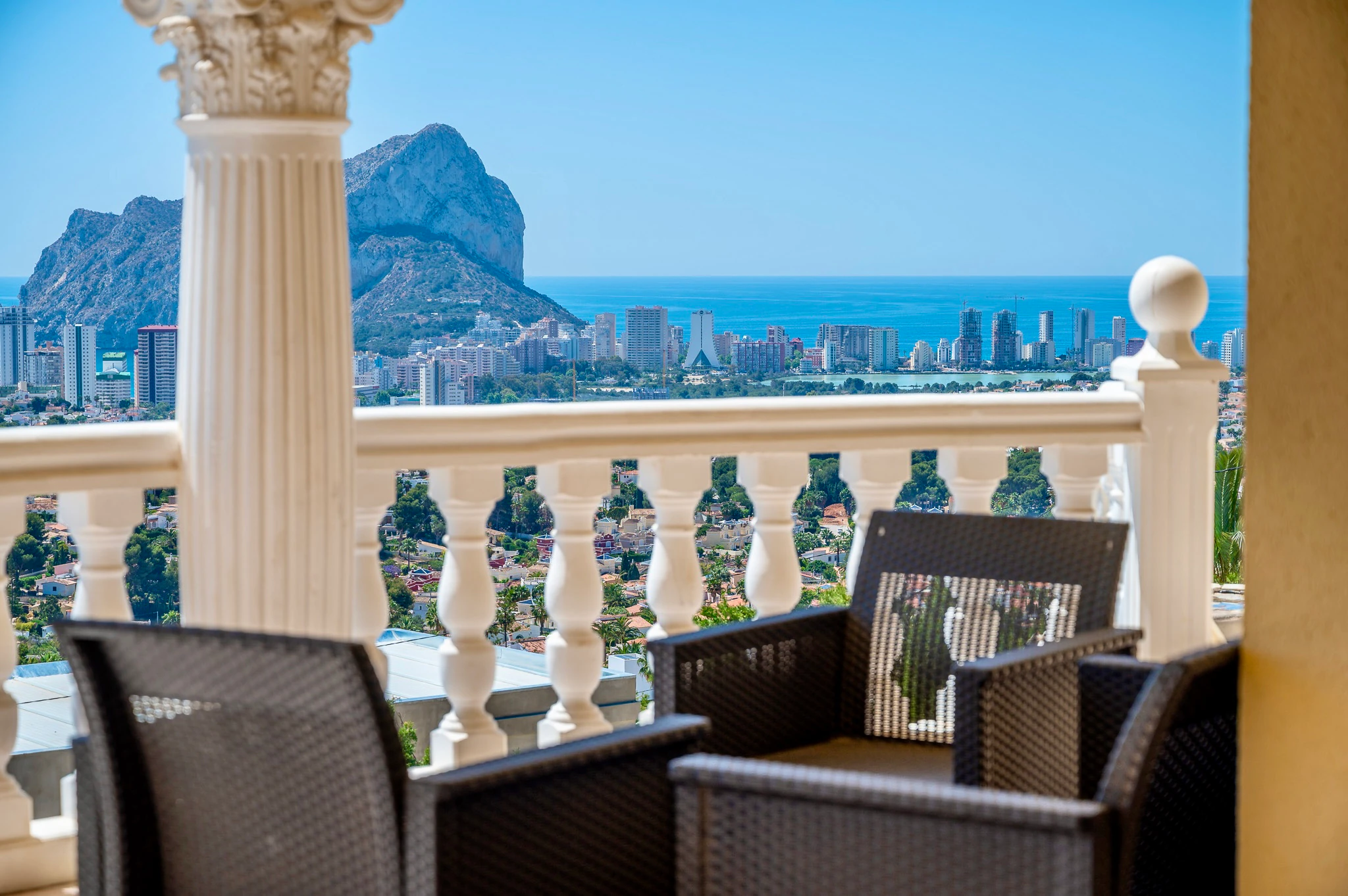 STUNNING MEDITERRANEAN VILLA FOR SALE IN CALPE WITH PANORAMIC SEA AND MOUNTAIN VIEWS