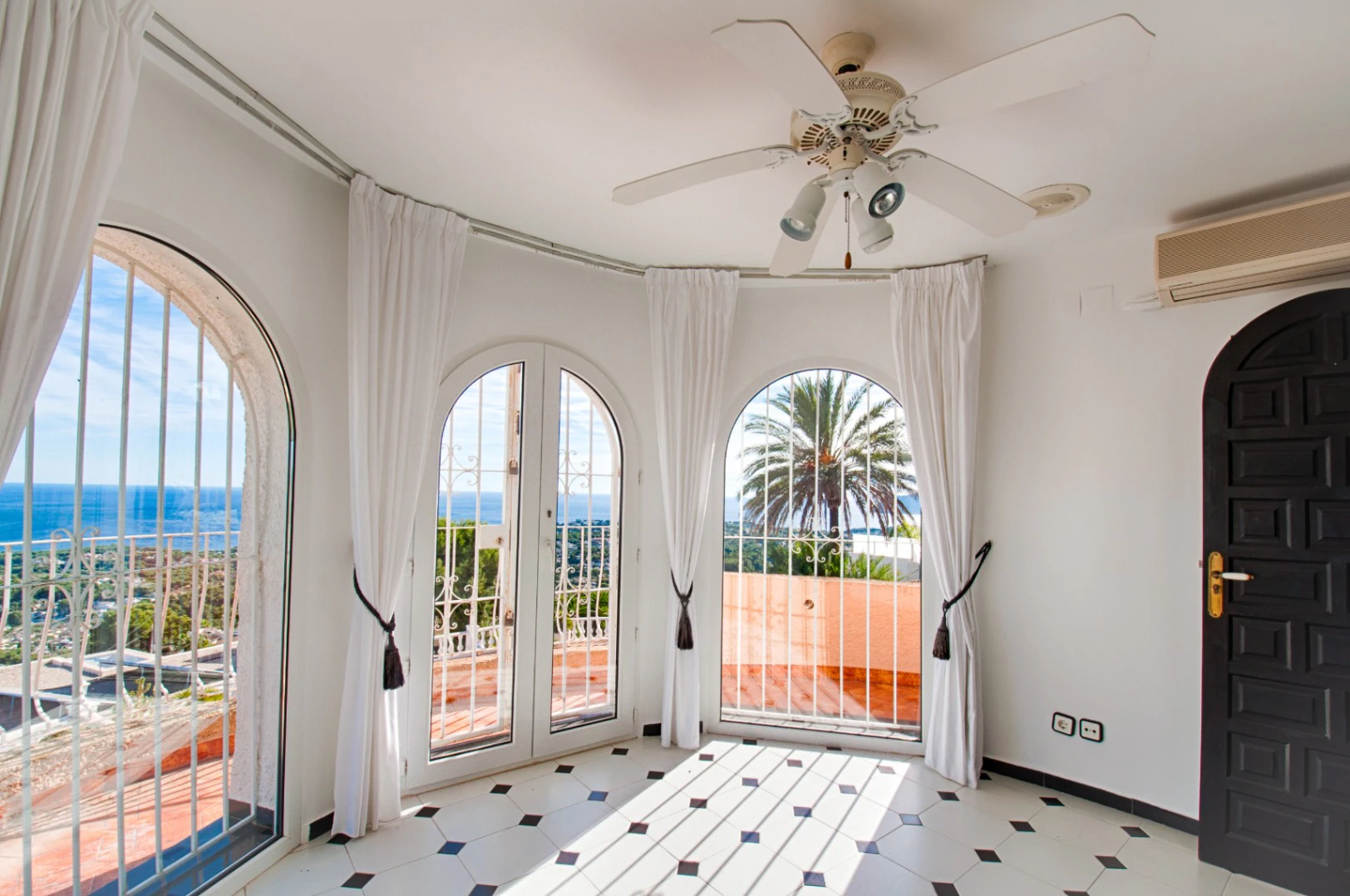 продажа. Шале/Вилла в Moraira