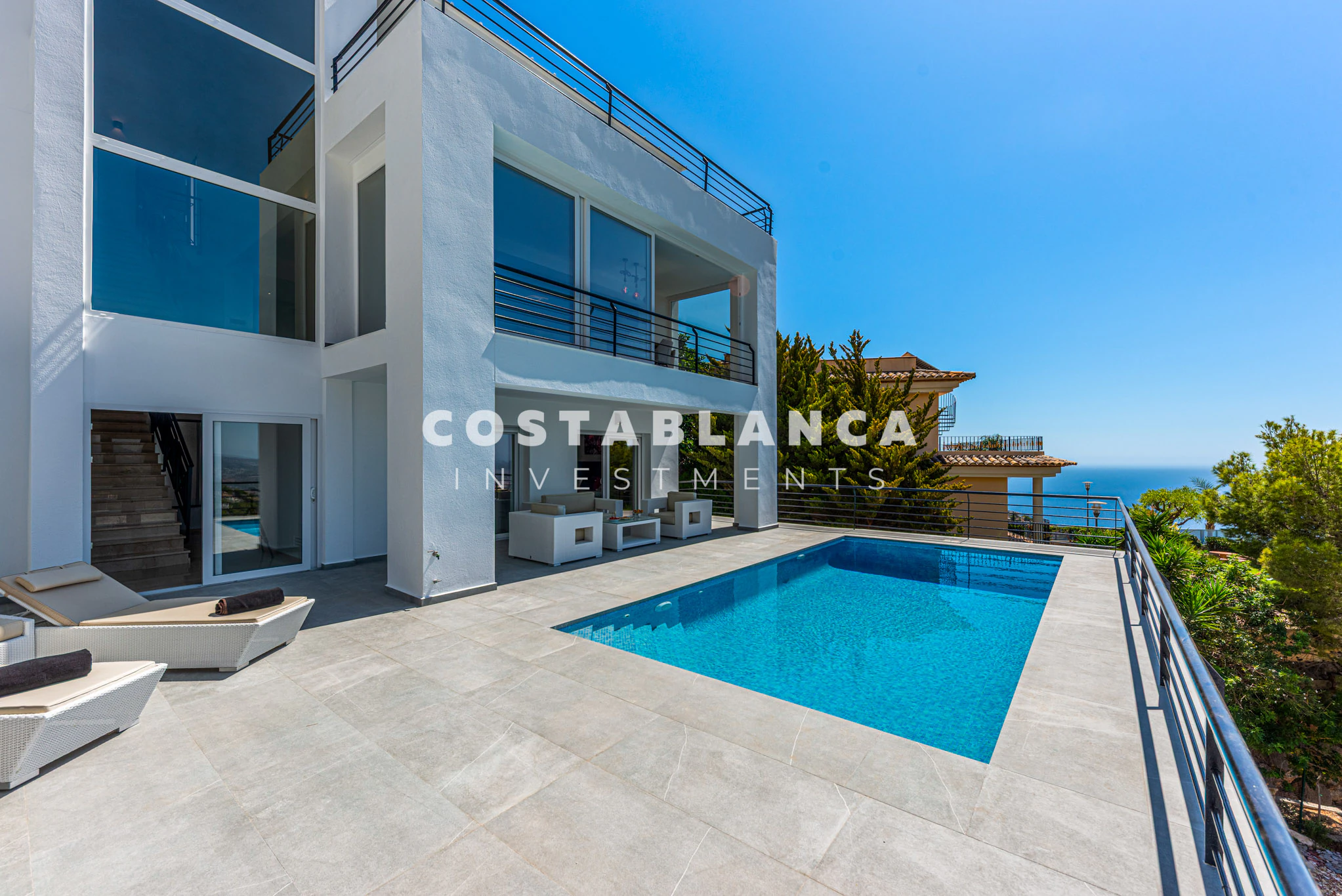 Designer Villa met Infinity Uitzichten over de Costa Blanca Te Koop In Altea Hills