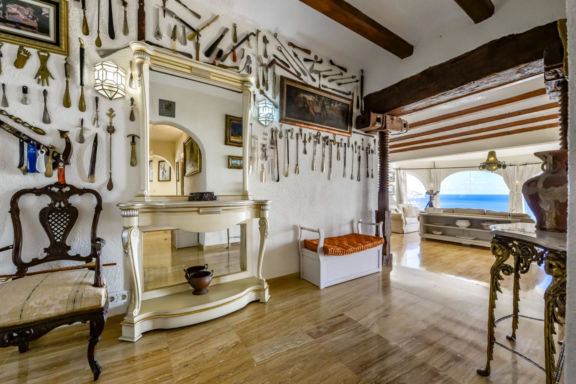 ELEGANCKA WILLA W STYLU HISZPAŃSKIM NA SPRZEDAŻ W ALTEA Z PANORAMICZNYM WIDOKIEM NA MORZE I APARTAMENTEM DLA GOŚCI W MASCARAT