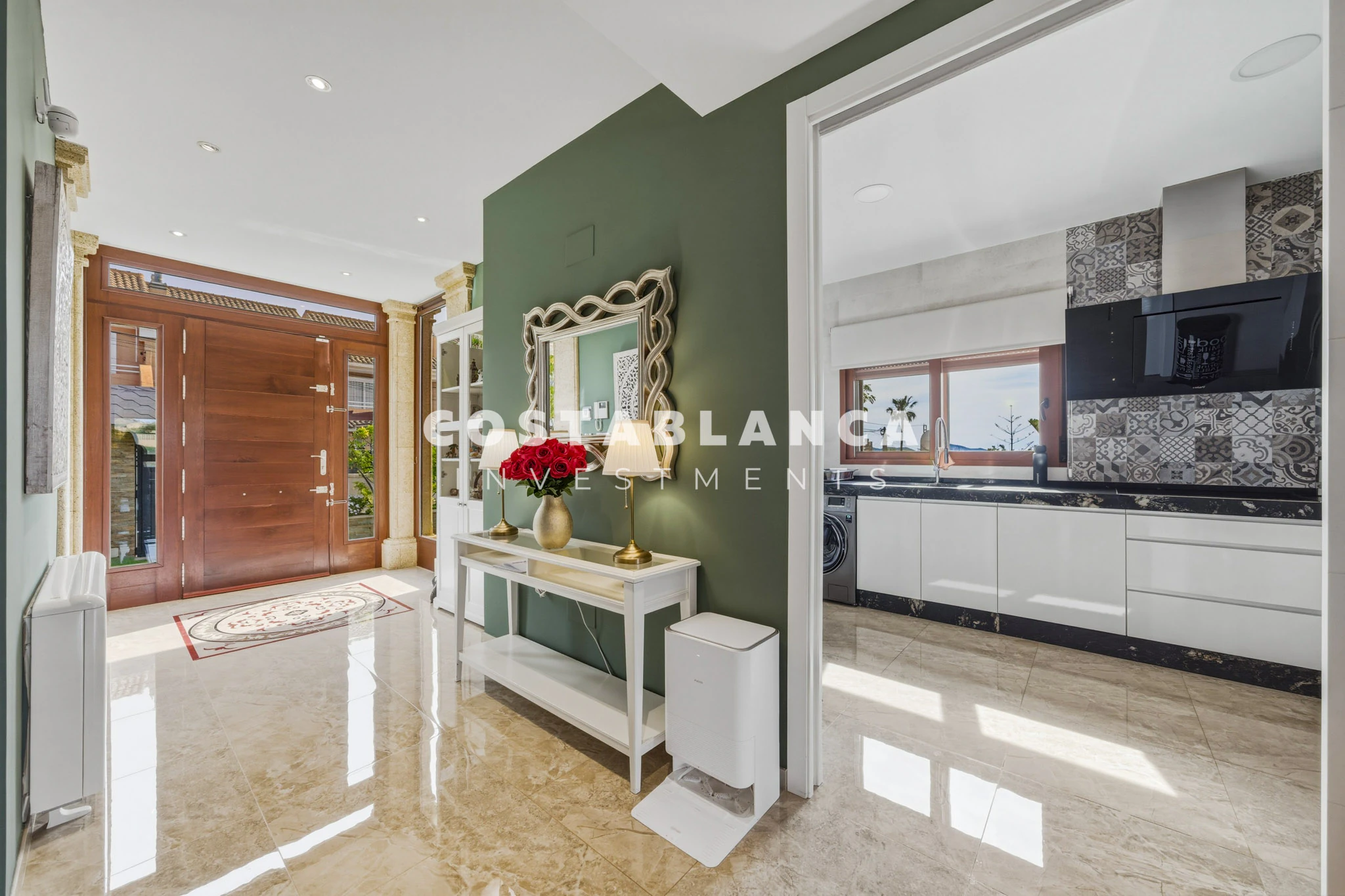 Premium Villa with 5 Bedrooms, Pool and Sea Views for sale in La Nucia