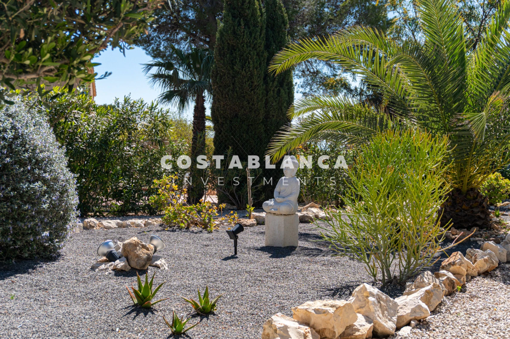 Peaceful Mediterranean Villa with Flat Plot and Open Views for sale in Altea