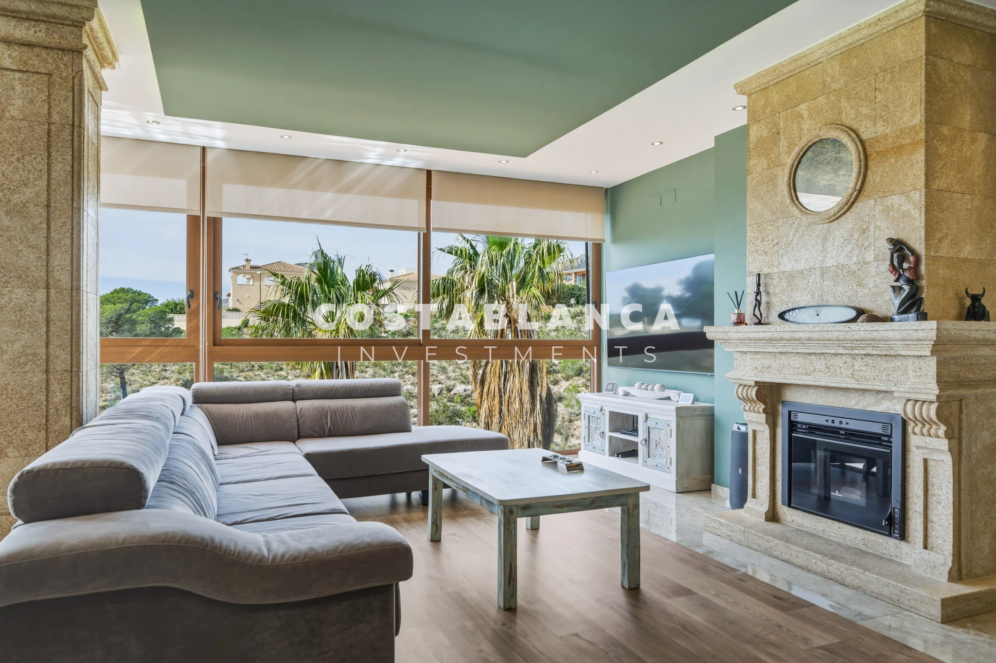 Premium Villa with 5 Bedrooms, Pool and Sea Views for sale in La Nucia