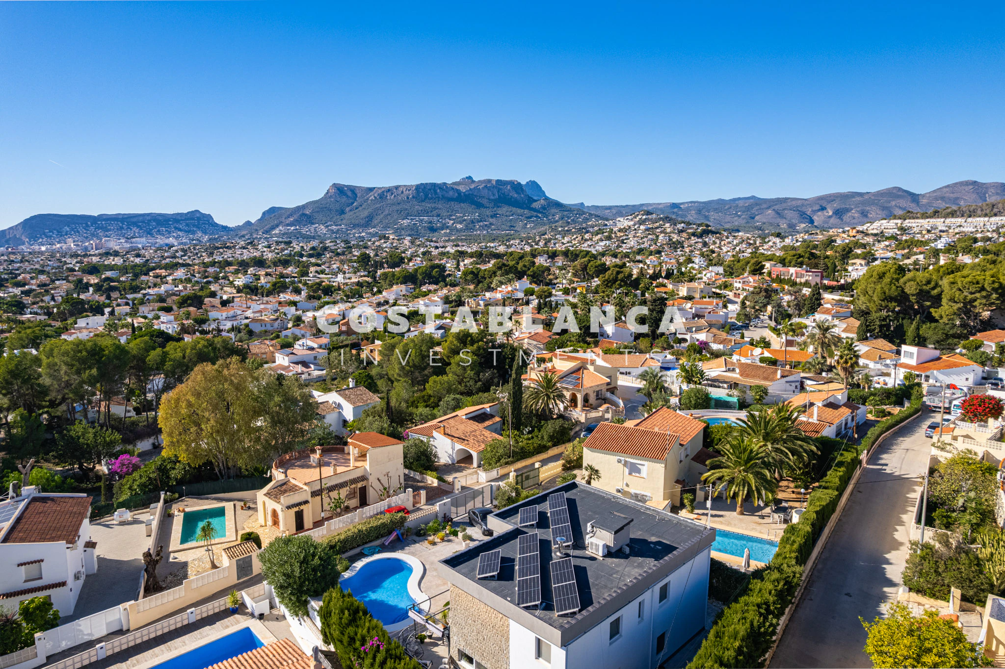 Villa moderne élégante avec piscine privée et suite principale à vendre à Calpe