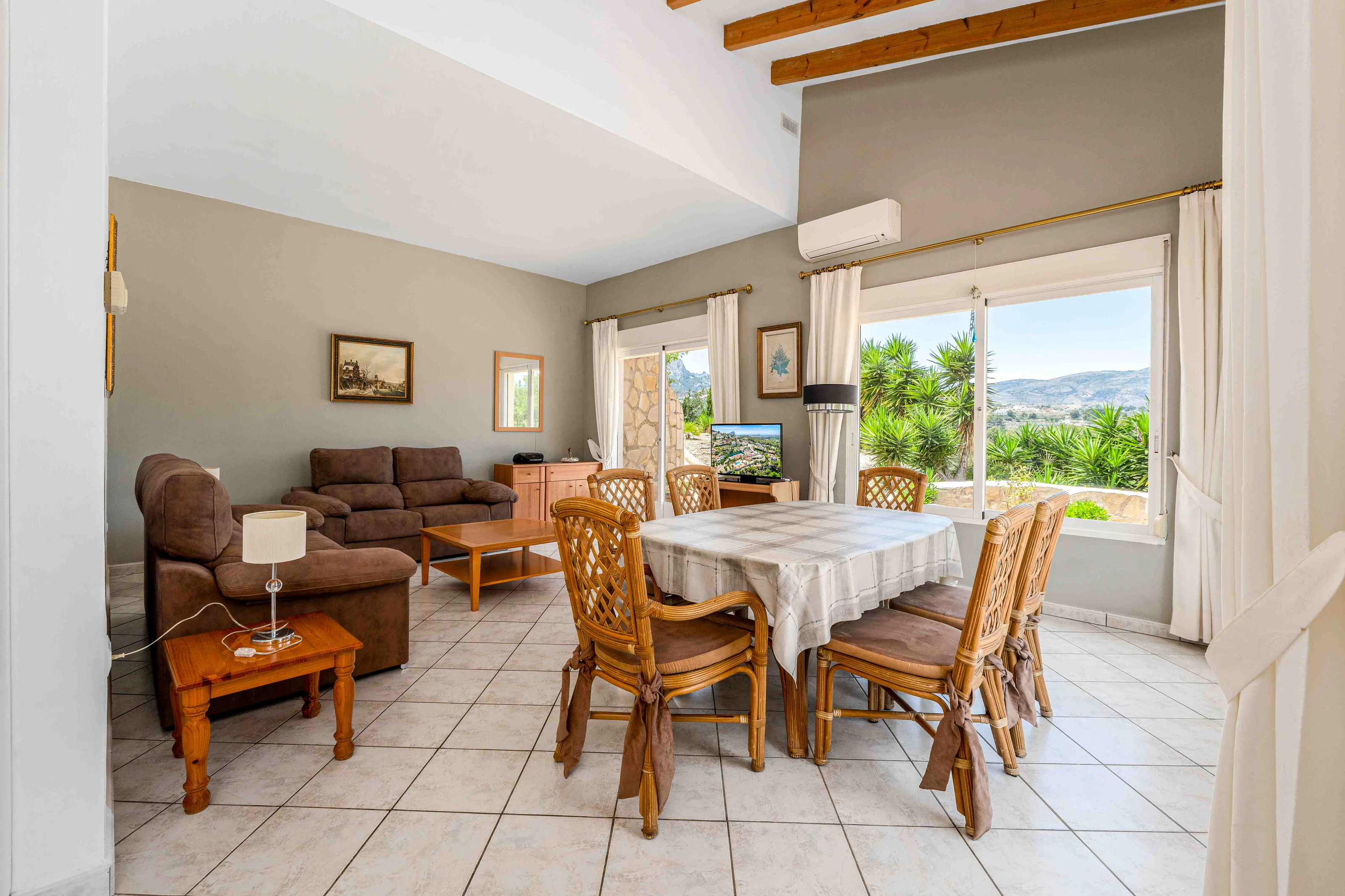 Willa na sprzedaż w Calpe na działce prawie 6 000 m² z kortem tenisowym