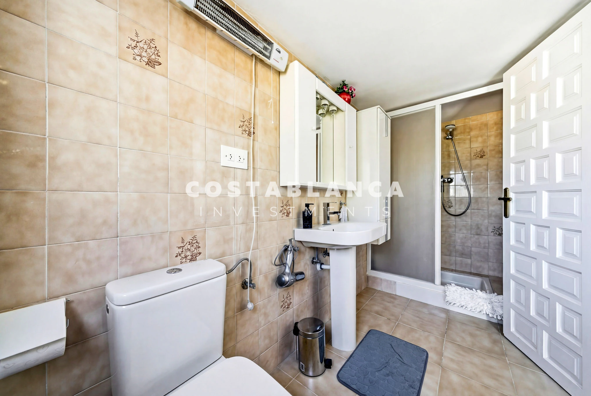 Peaceful Mediterranean Villa with Flat Plot and Open Views for sale in Altea