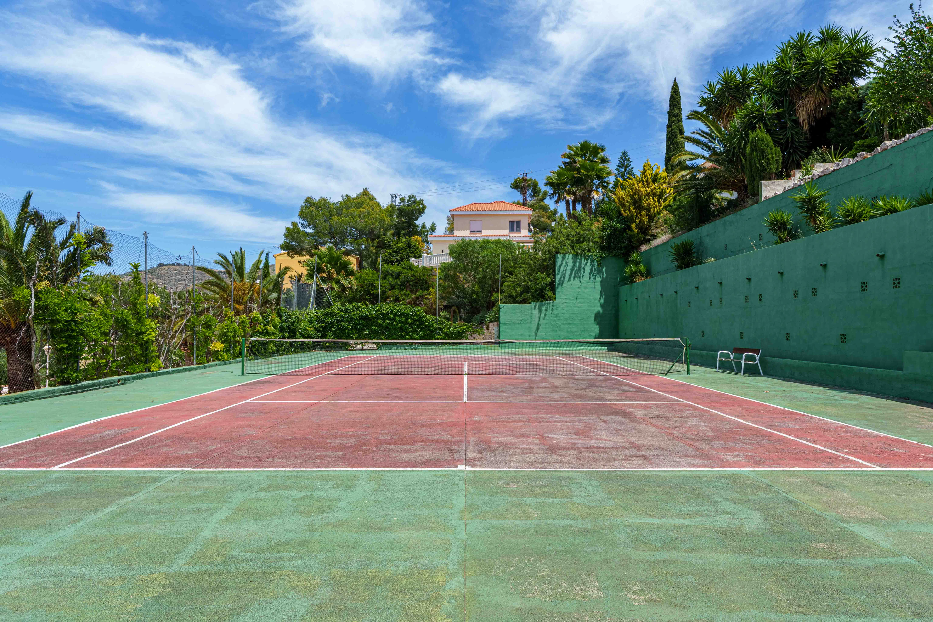 Willa na sprzedaż w Calpe na działce prawie 6 000 m² z kortem tenisowym