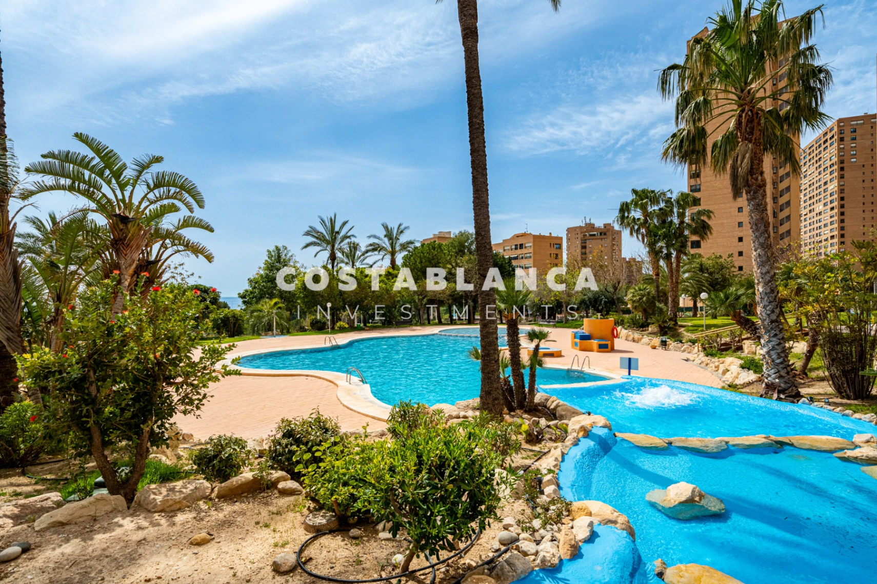 Espectacular apartamento en la vigésima planta en Poniente con vistas panorámicas al mar en venta en Benidorm.