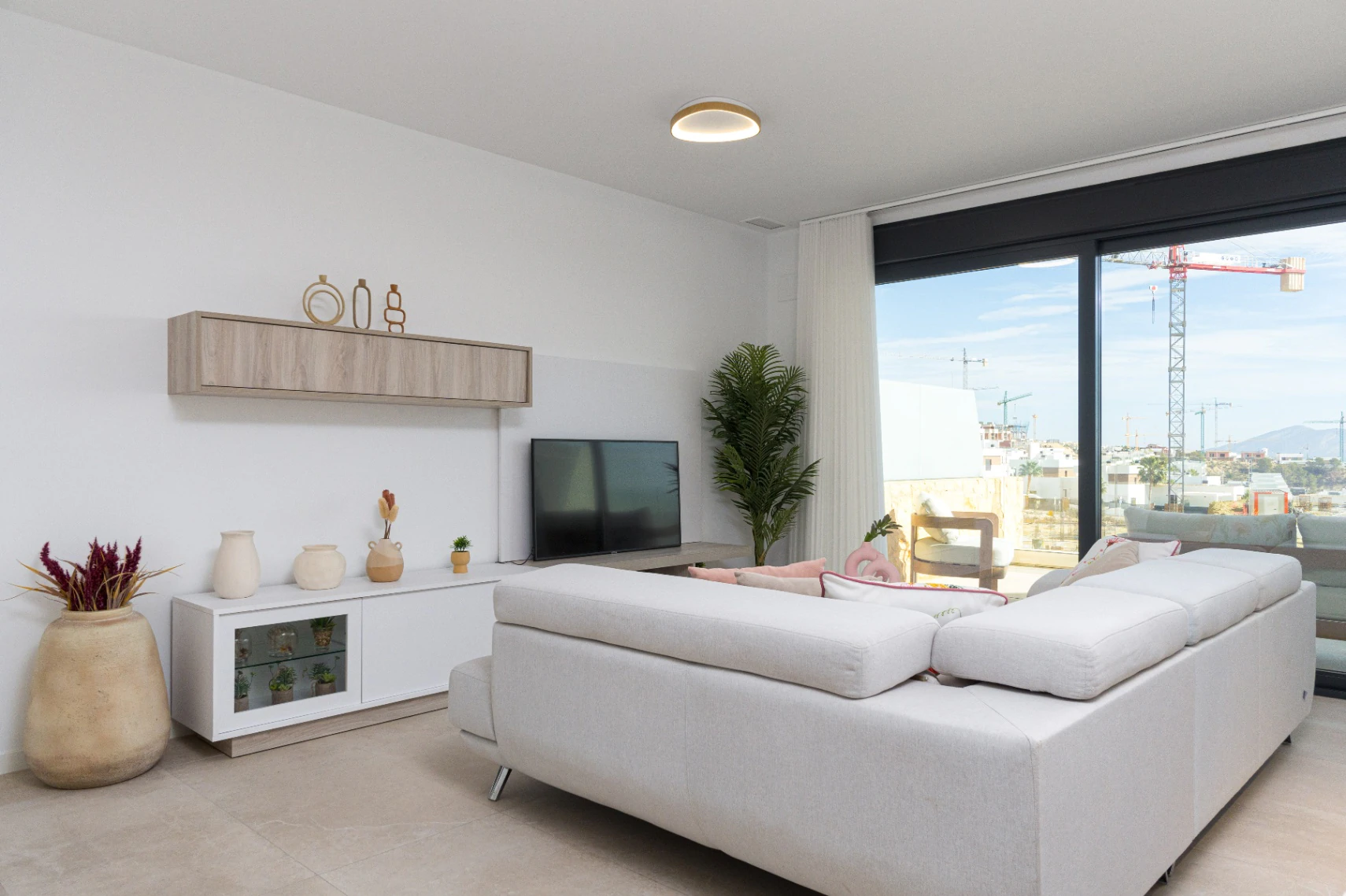 Nowo wybudowany nowoczesny apartament na sprzedaż w Finestrat z basenem bez krawędzi