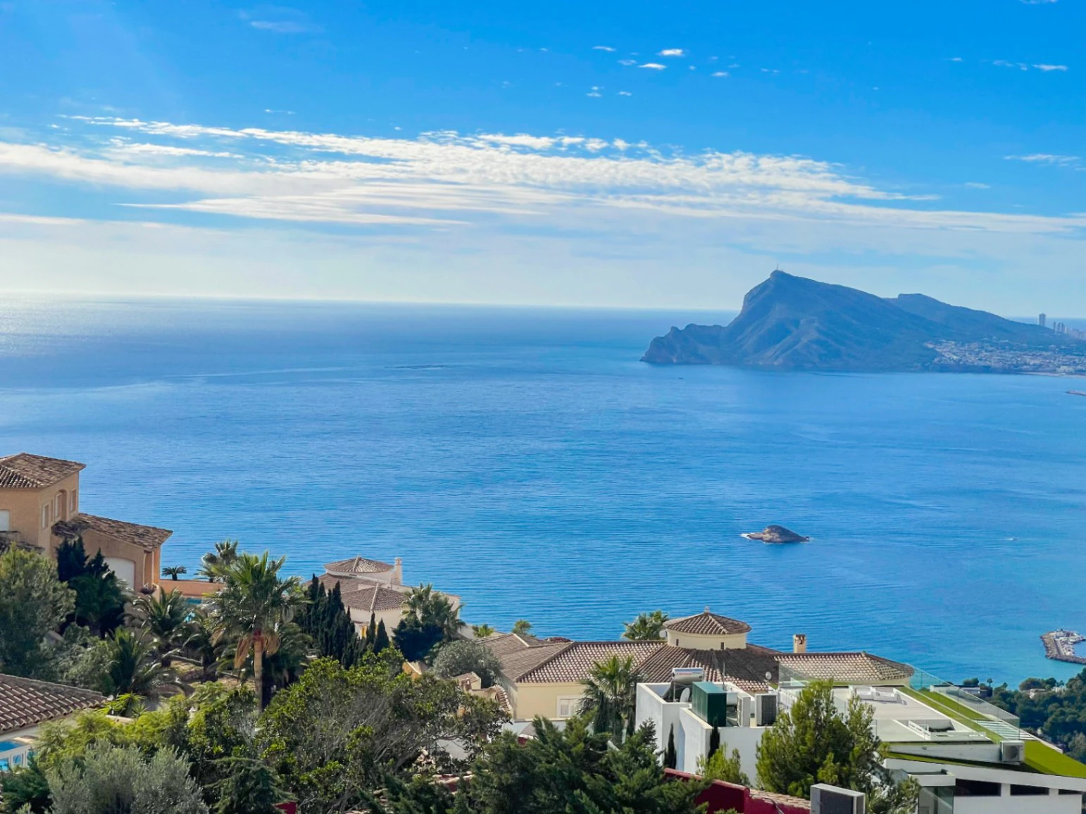 Villa méditerranéenne avec appartement d’hôtes et vue panoramique sur la mer à vendre à Altea Hills
