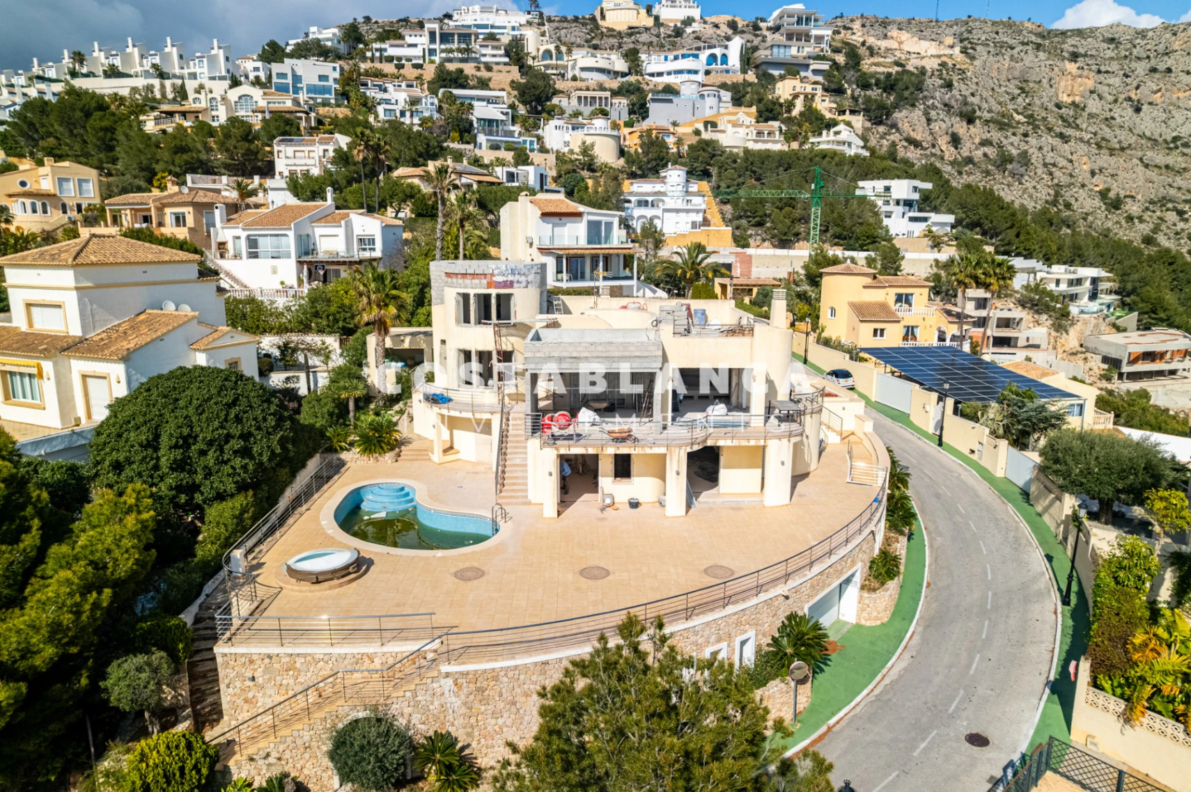 Une villa au style de vie unique avec vue sur la mer et les montagnes à Altea Hills