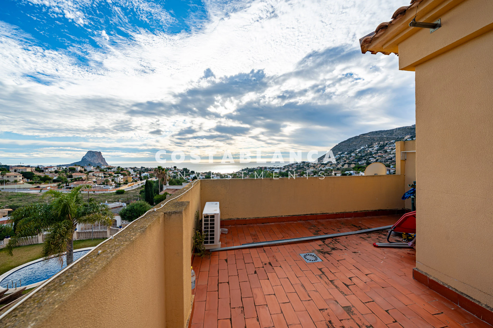 Duplex for Sale in Calpe with Panoramic Sea Views
