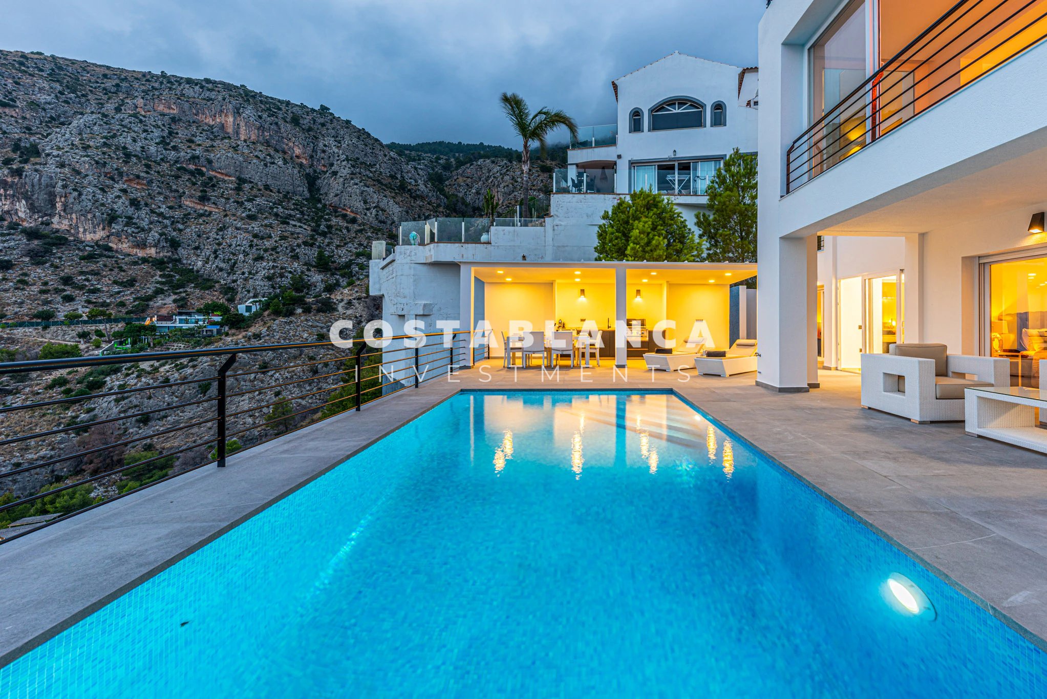 Designer Villa met Infinity Uitzichten over de Costa Blanca Te Koop In Altea Hills