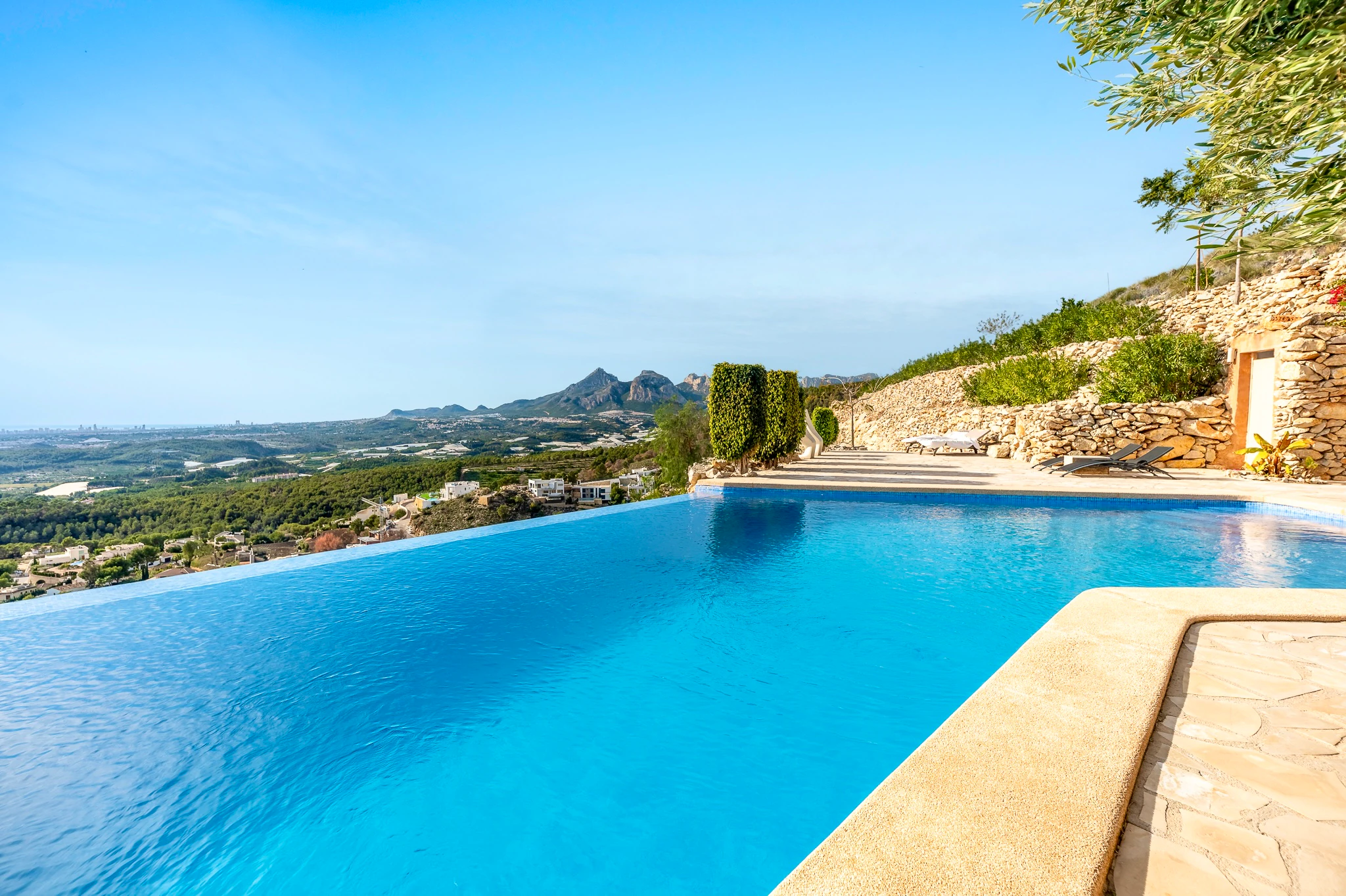 Luxe villa met 7 slaapkamers te koop in Altea met panoramisch uitzicht