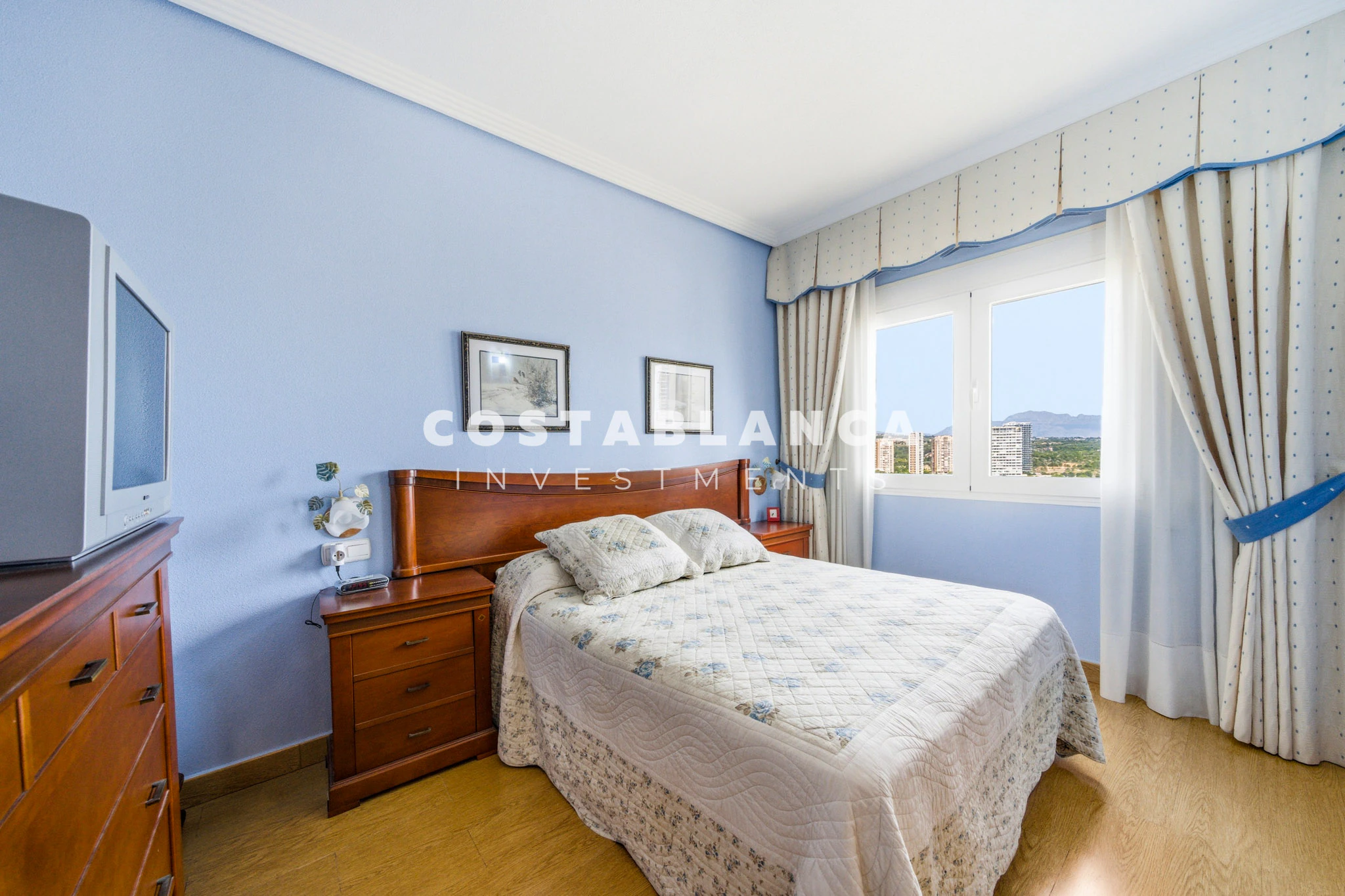 Espectacular apartamento en la vigésima planta en Poniente con vistas panorámicas al mar en venta en Benidorm.