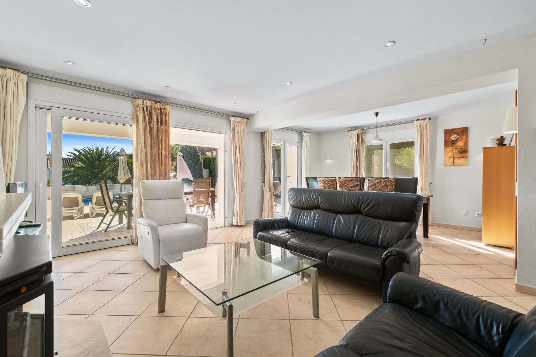 Spacious Mediterranean Home for sale with Pool Near the Coast in Benissa