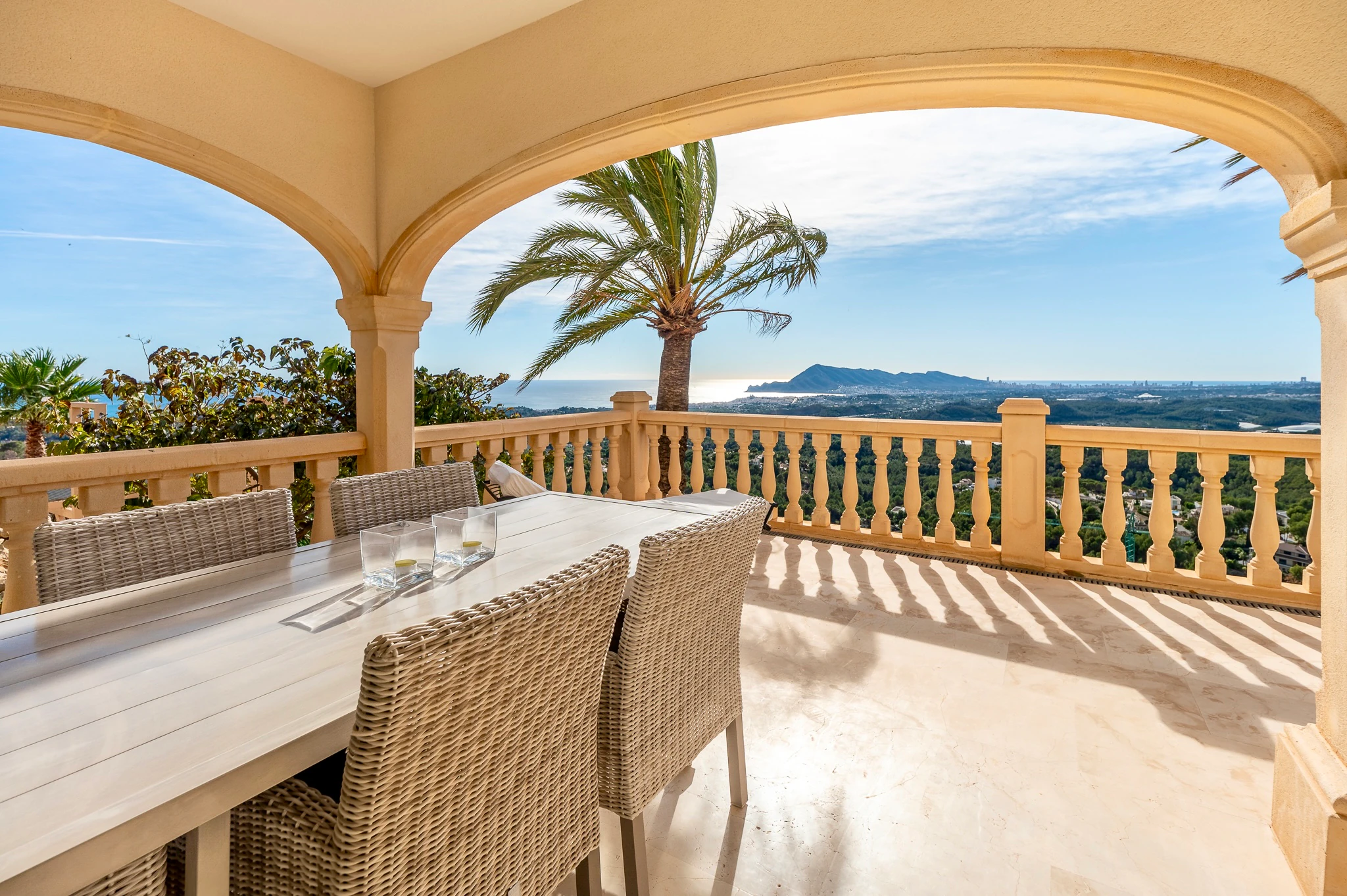 Luxe villa met 7 slaapkamers te koop in Altea met panoramisch uitzicht