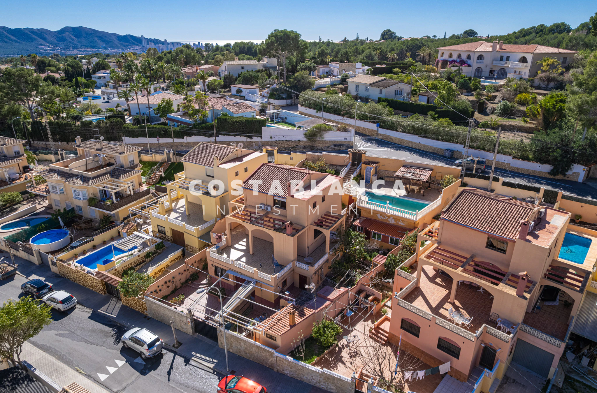 Large Family Home with Pool and Summer Kitchen for sale in La Nucía