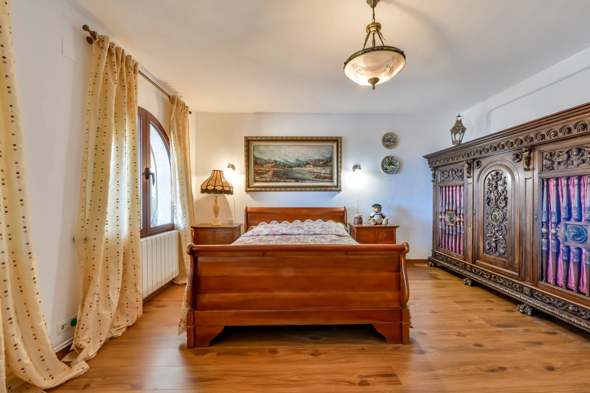 ELEGANCKA WILLA W STYLU HISZPAŃSKIM NA SPRZEDAŻ W ALTEA Z PANORAMICZNYM WIDOKIEM NA MORZE I APARTAMENTEM DLA GOŚCI W MASCARAT