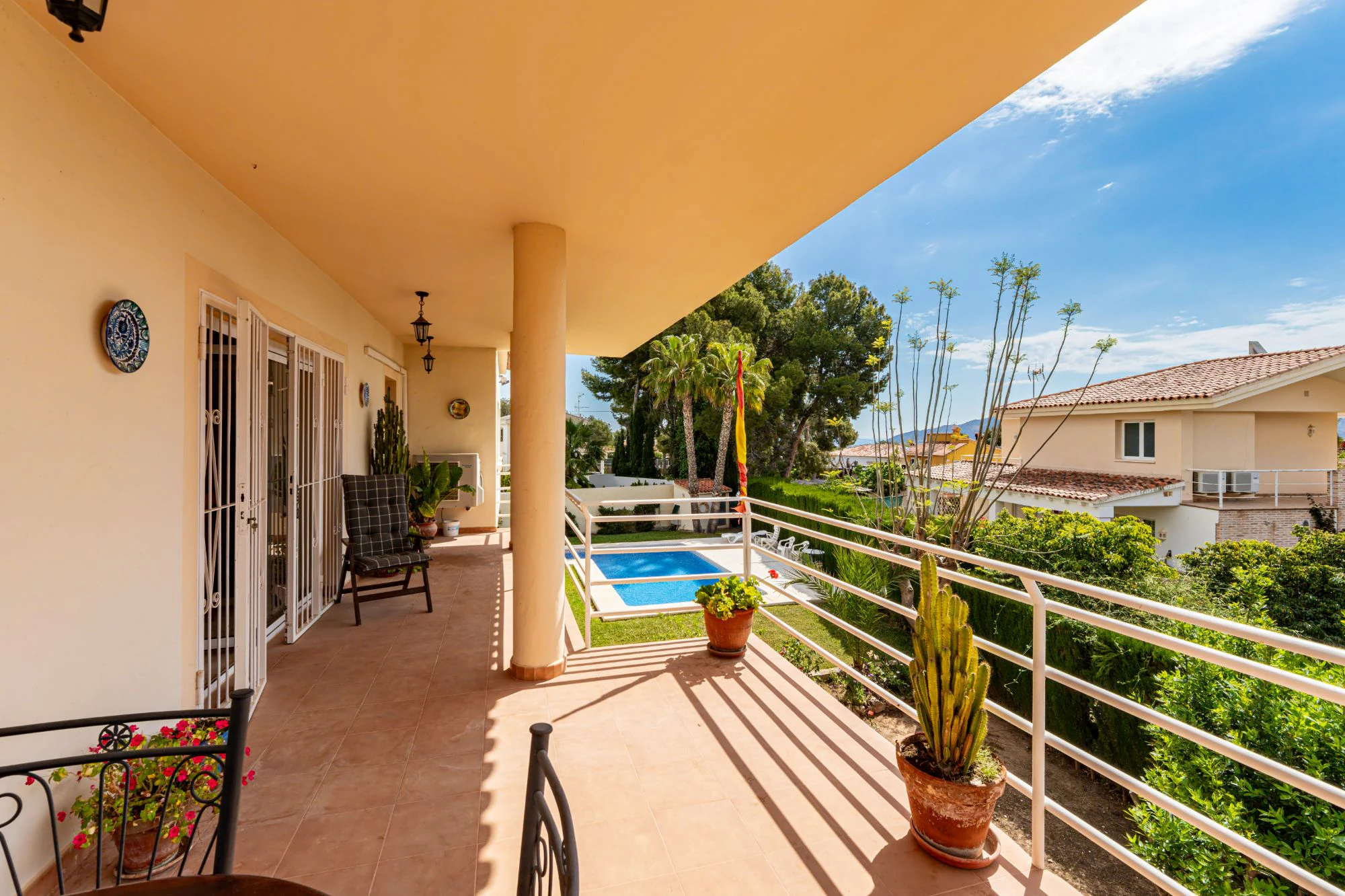 VILLA SPACIEUSE RÉNOVÉE À LA NUCIA AVEC PISCINE ET EXCELLENTS ESPACES EXTERIEURS À VENDRE À LA NUCIA