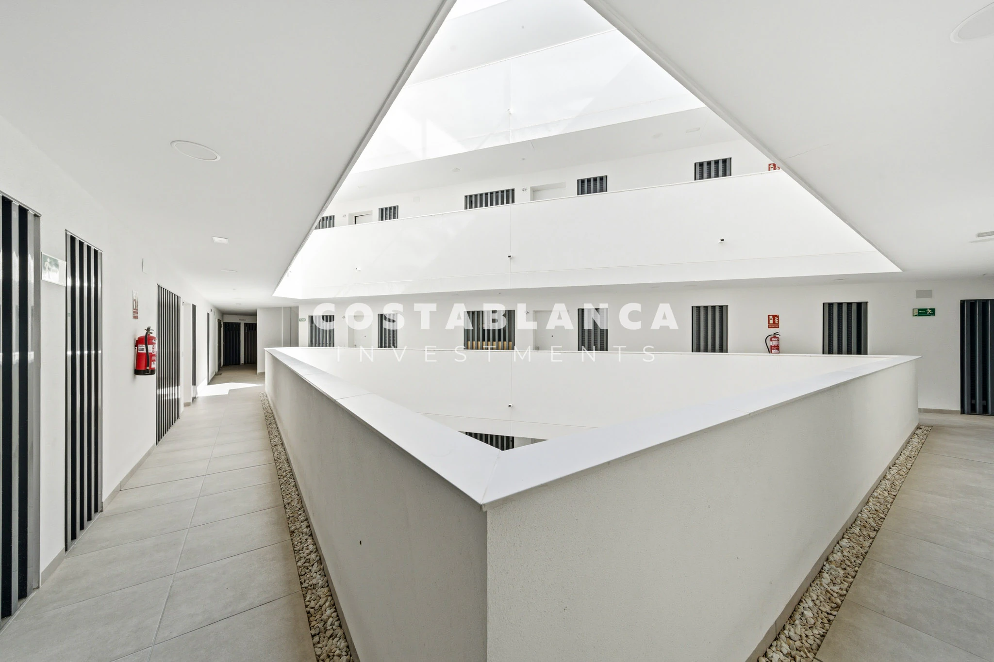 Moderne Wohnung zu verkaufen in Benidorm Poniente mit Pool und hoher Mietrendite.