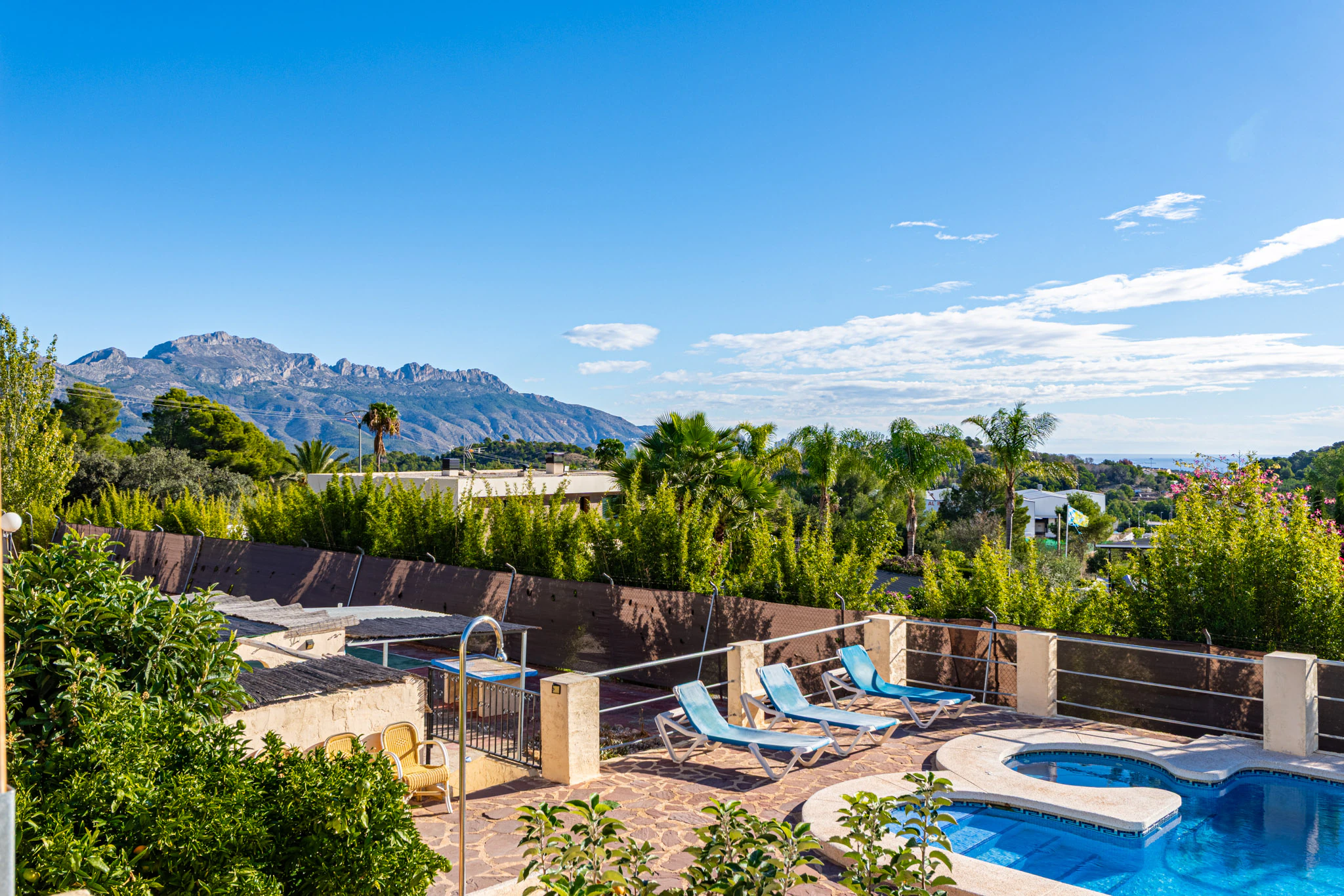 Spacious Villa With Sports Areas, Guest Apartment for sale in Polop