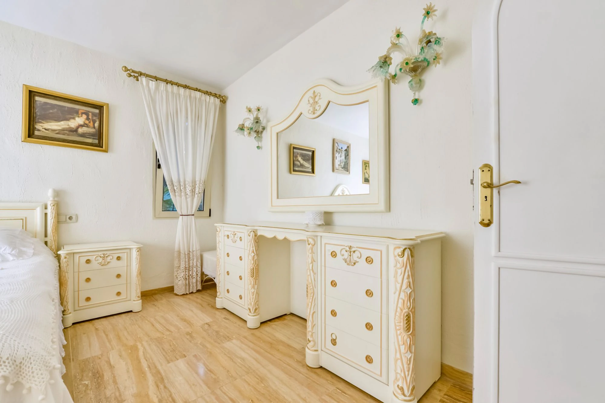 ELEGANCKA WILLA W STYLU HISZPAŃSKIM NA SPRZEDAŻ W ALTEA Z PANORAMICZNYM WIDOKIEM NA MORZE I APARTAMENTEM DLA GOŚCI W MASCARAT