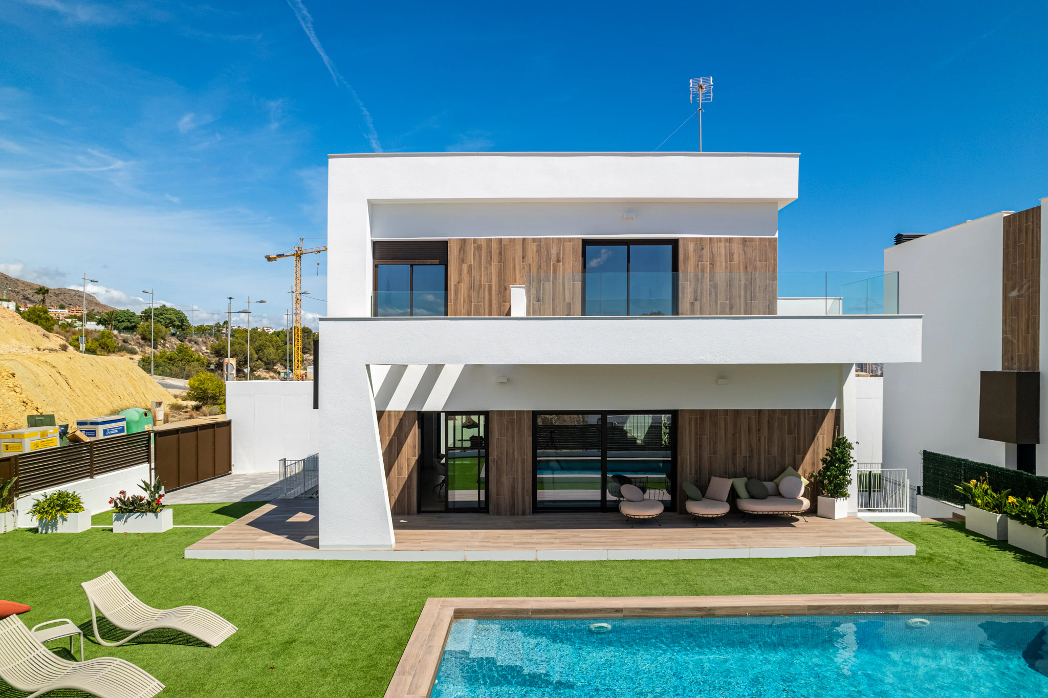 F74 - New Build Modern Villa for Sale in Finestrat with Mountain Views - Completion Date: December 2025