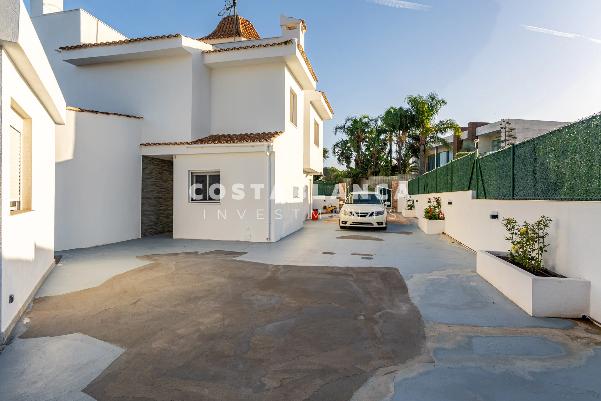 Corner Villa with Sea and Mountain Views for sale in La Nucia