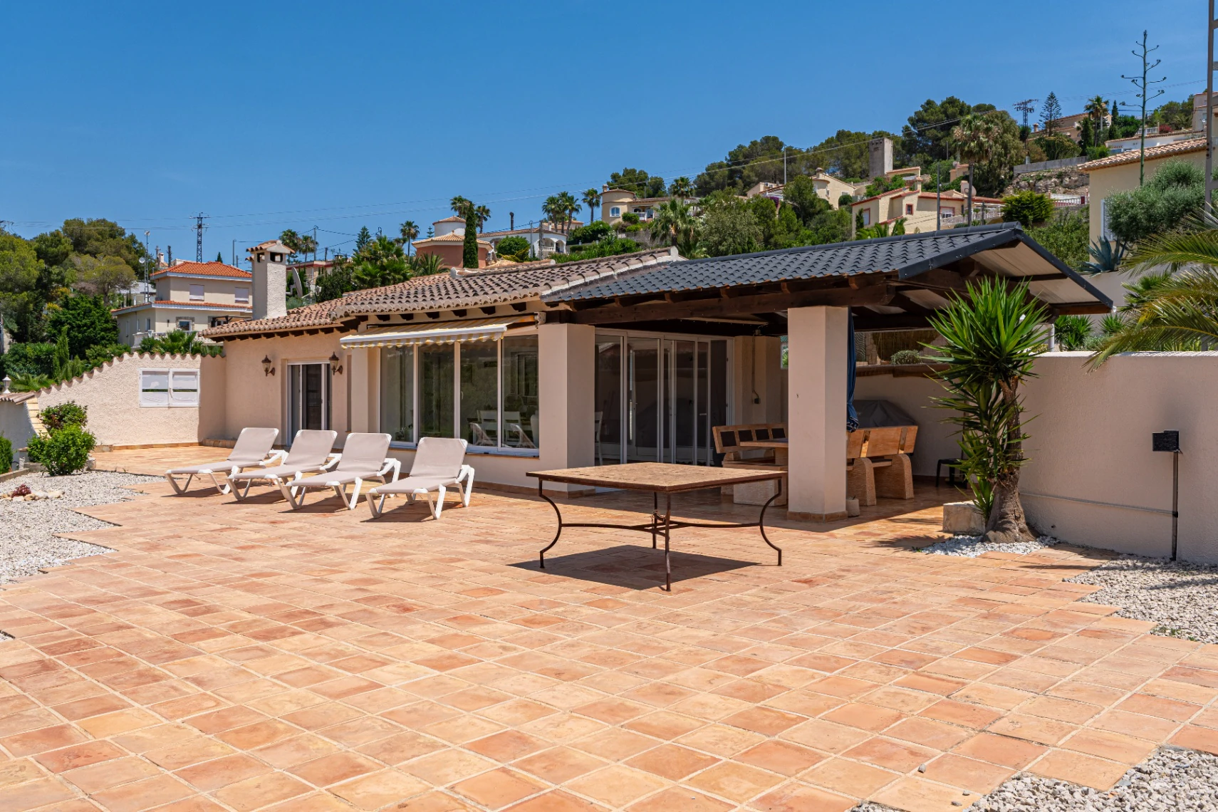 Willa na sprzedaż w Calpe na działce prawie 6 000 m² z kortem tenisowym
