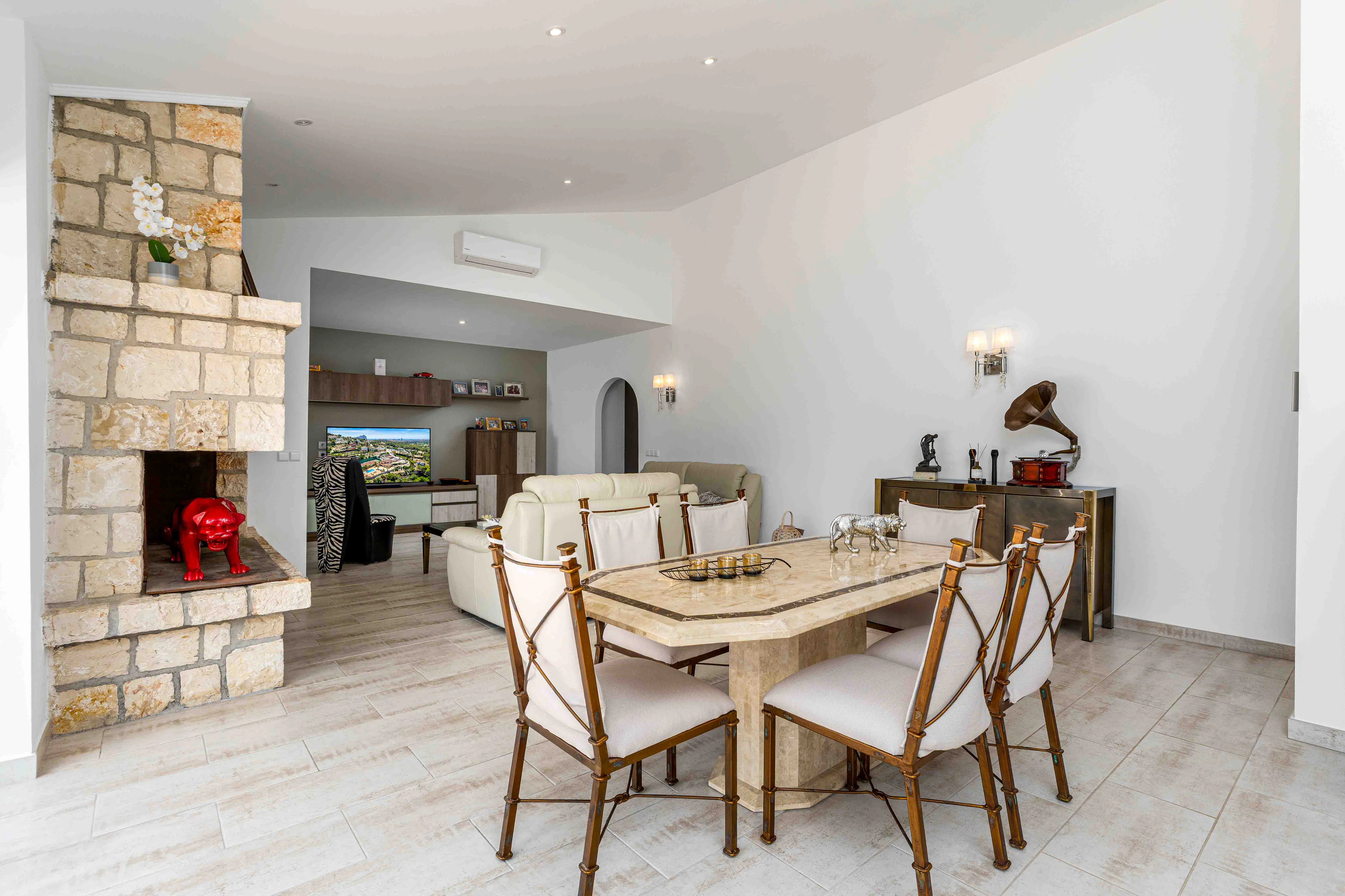 Willa na sprzedaż w Calpe na działce prawie 6 000 m² z kortem tenisowym