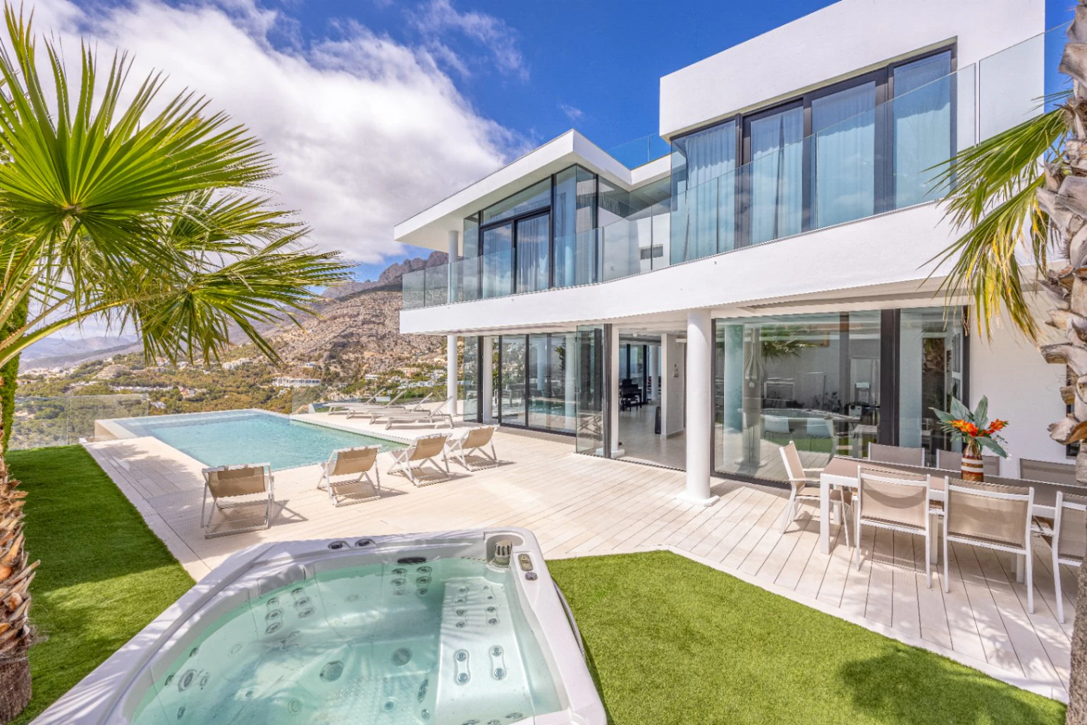 Modern Villa with Infinity Pool for Sale in Altea Hills