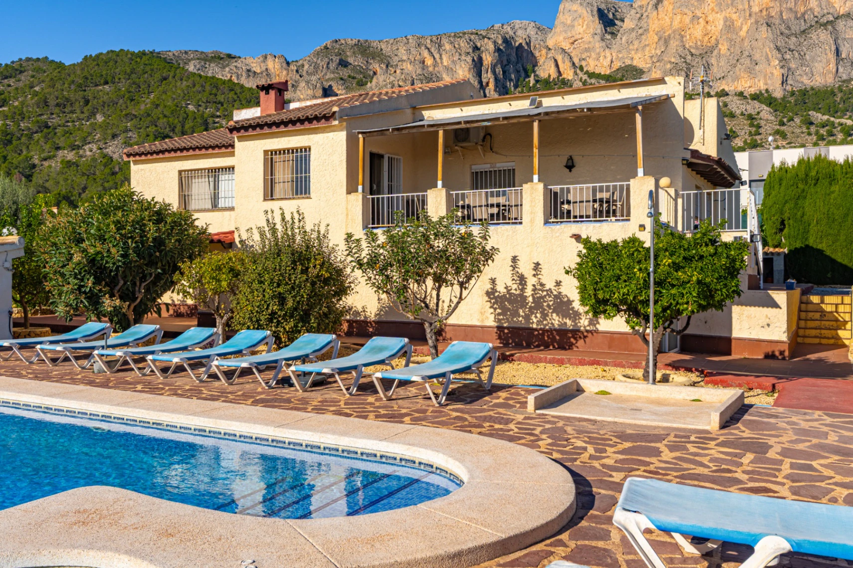 Spacious Villa With Sports Areas, Guest Apartment for sale in Polop