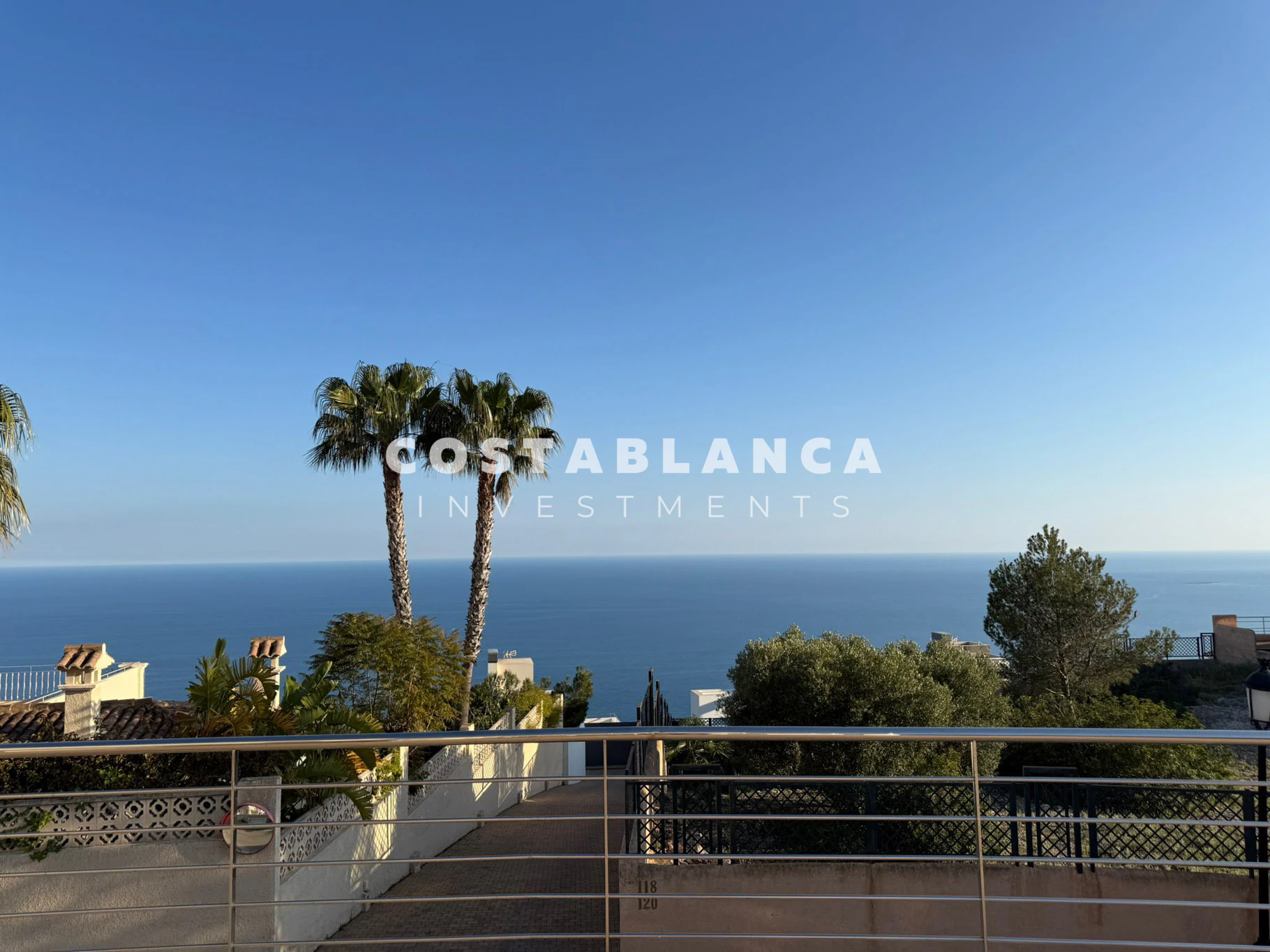 Une villa au style de vie unique avec vue sur la mer et les montagnes à Altea Hills