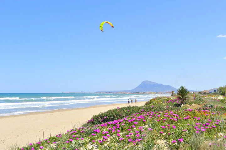Mediterranean Oasis: Luxury Homes Steps from the Sea in Dénia