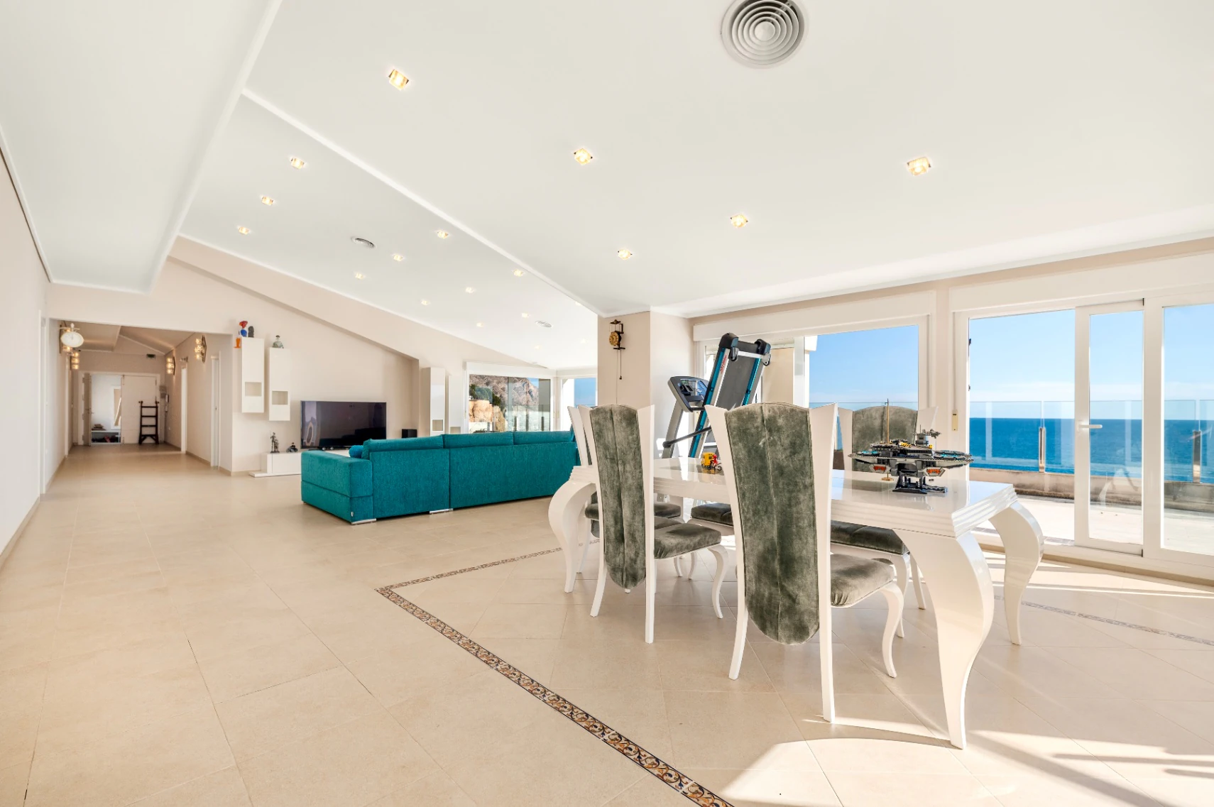 Penthouse for Sale in Altea Mascarat With Gigantic Terrace and Breathtaking Seaviews