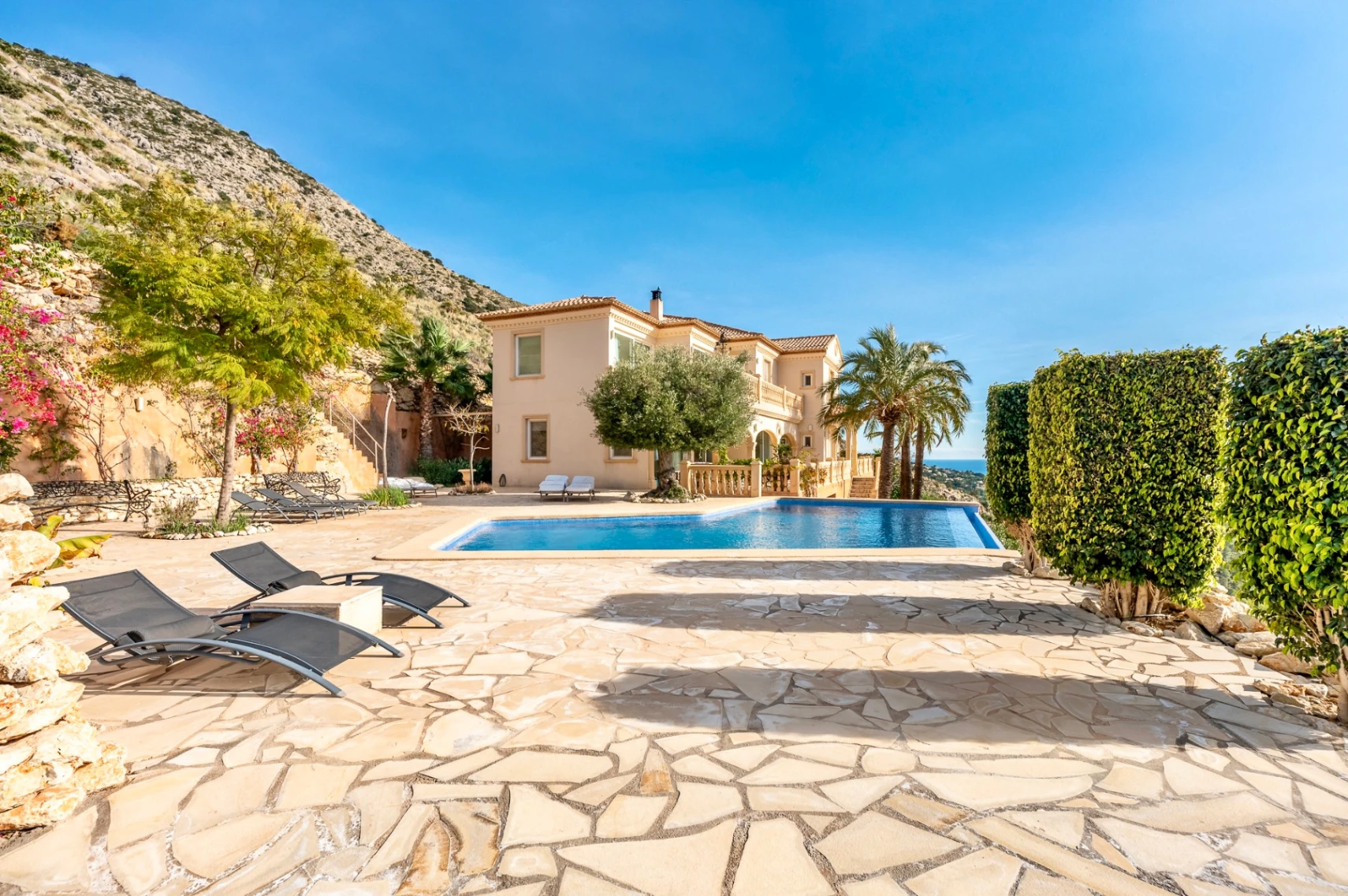 Luxe villa met 7 slaapkamers te koop in Altea met panoramisch uitzicht