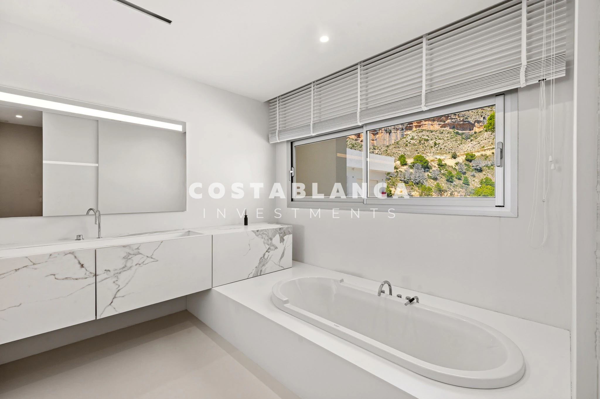 Luxury Penthouse with Panoramic Sea & Mountain Views for sale in Altea La Vella