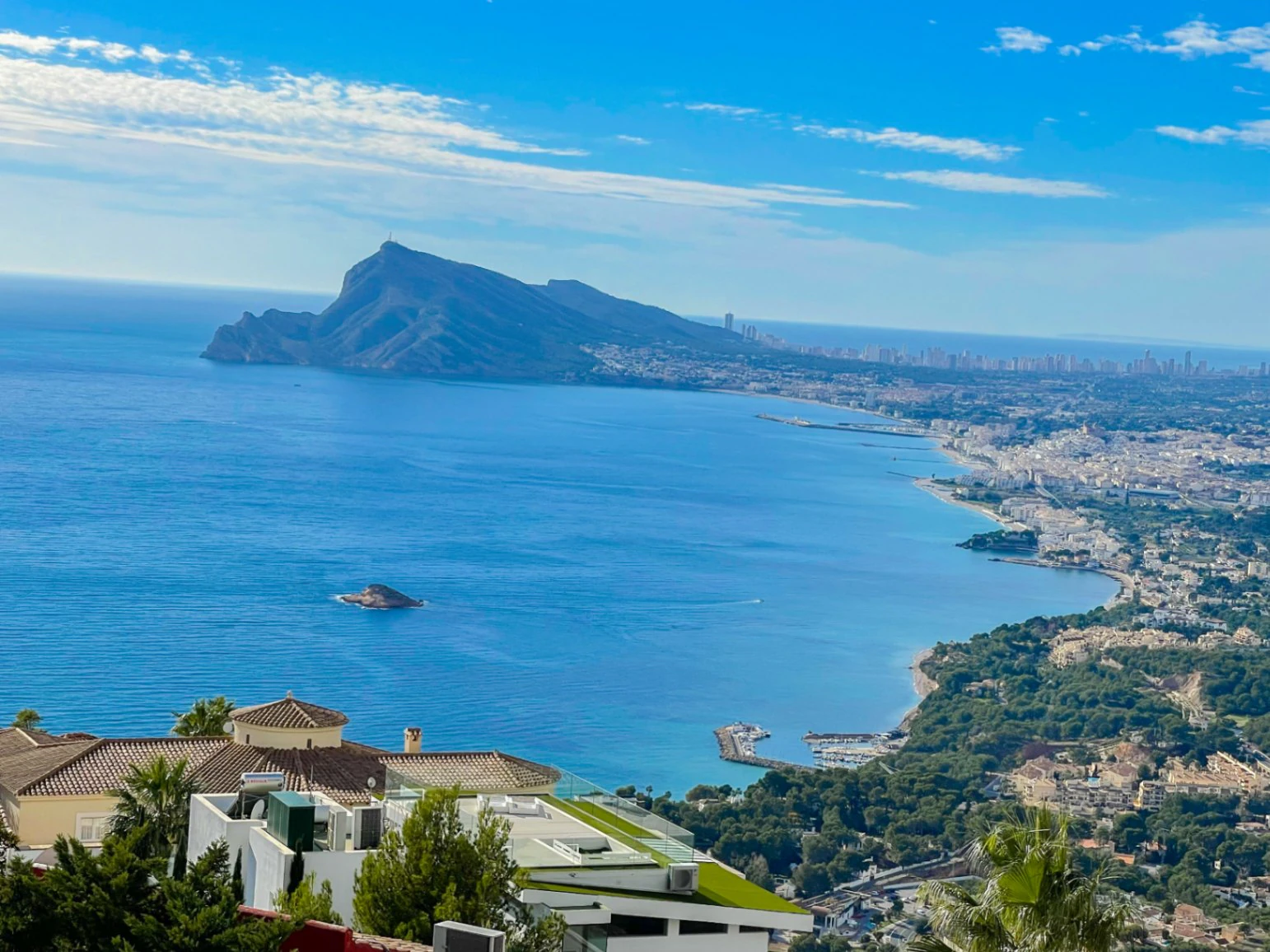 Villa méditerranéenne avec appartement d’hôtes et vue panoramique sur la mer à vendre à Altea Hills