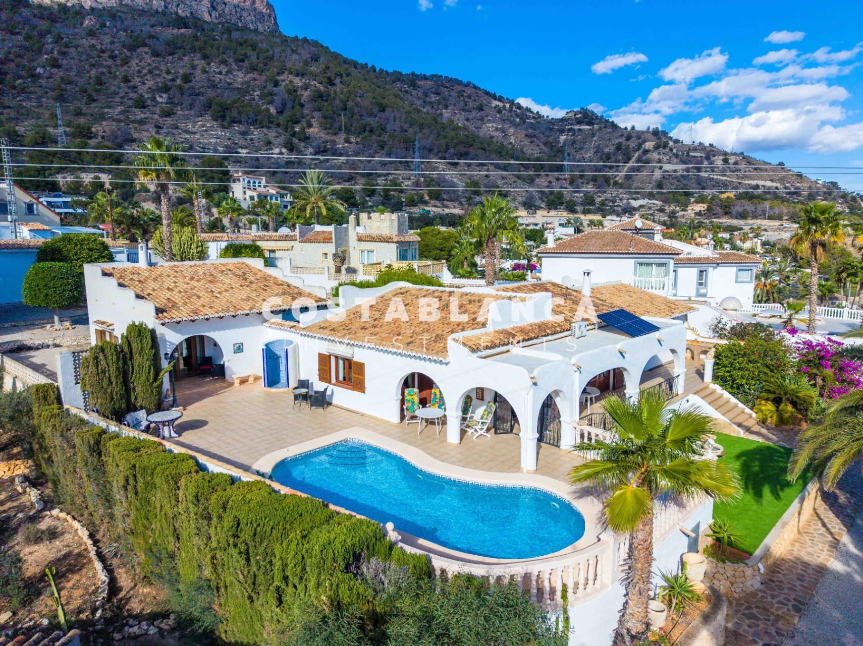 Ruime villa met gastenappartement, uitzicht op zee te koop in Calpe